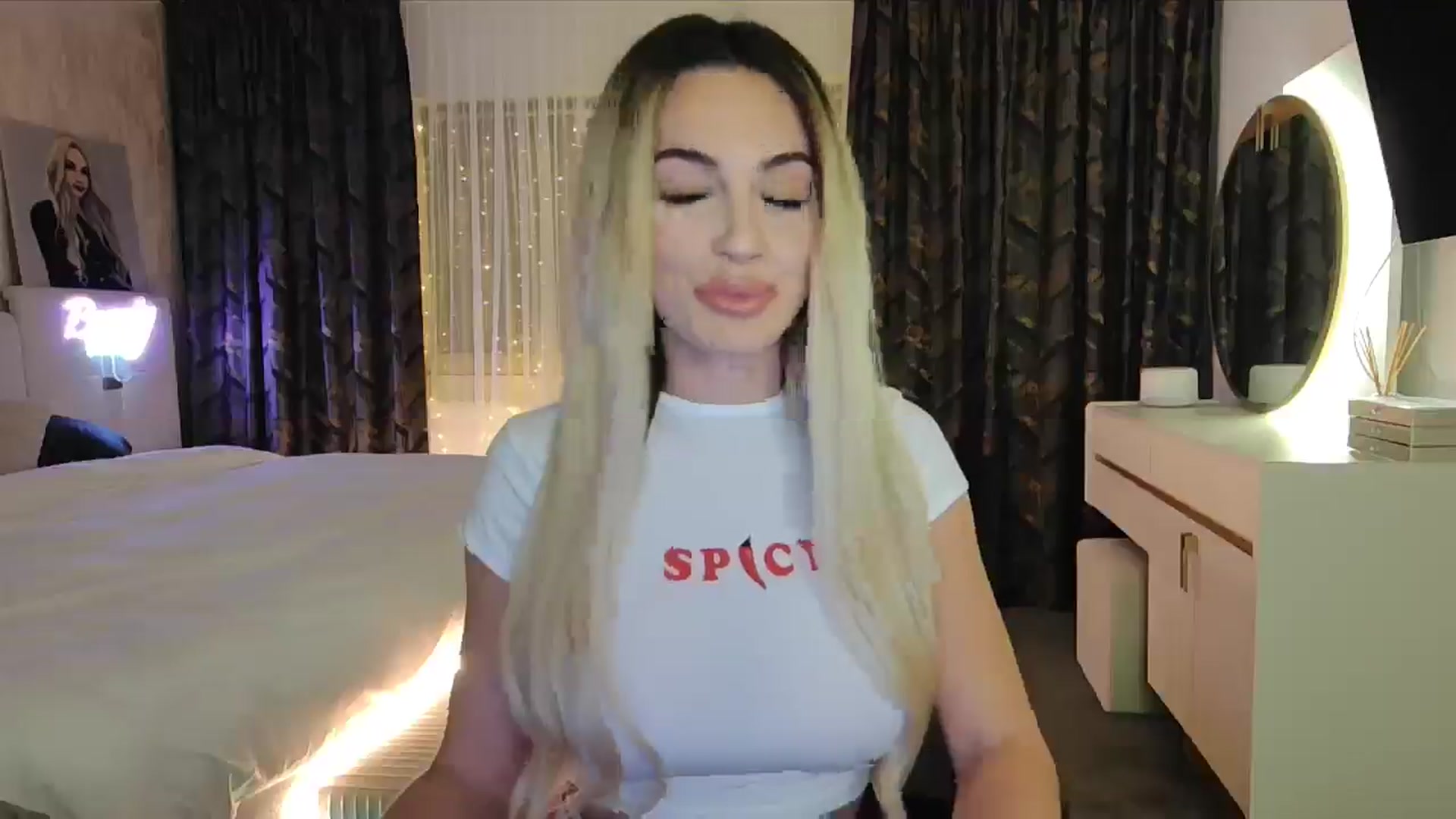 Gallery image thumbnail from BlondeIsBack's myfreecams stream on, 01/26/2025, 22:29 image 2 of 20