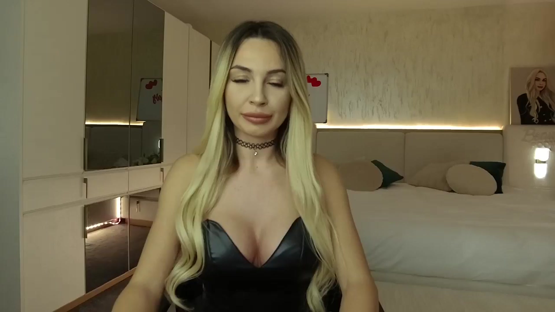Gallery image thumbnail from BlondeIsBack's myfreecams stream on, 02/06/2025, 19:32 image 19 of 20