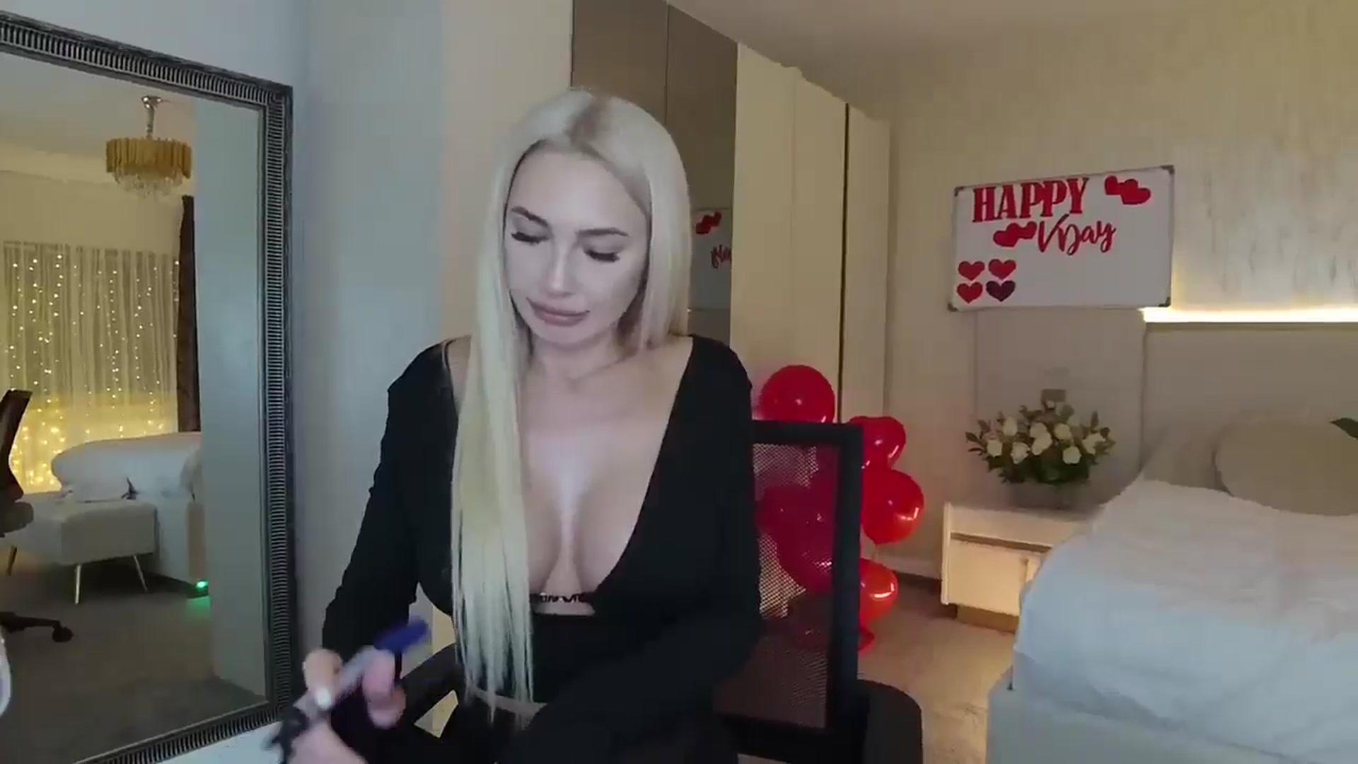 Gallery image thumbnail from BlondeIsBack's myfreecams stream on, 02/08/2025, 24:01 image 13 of 20