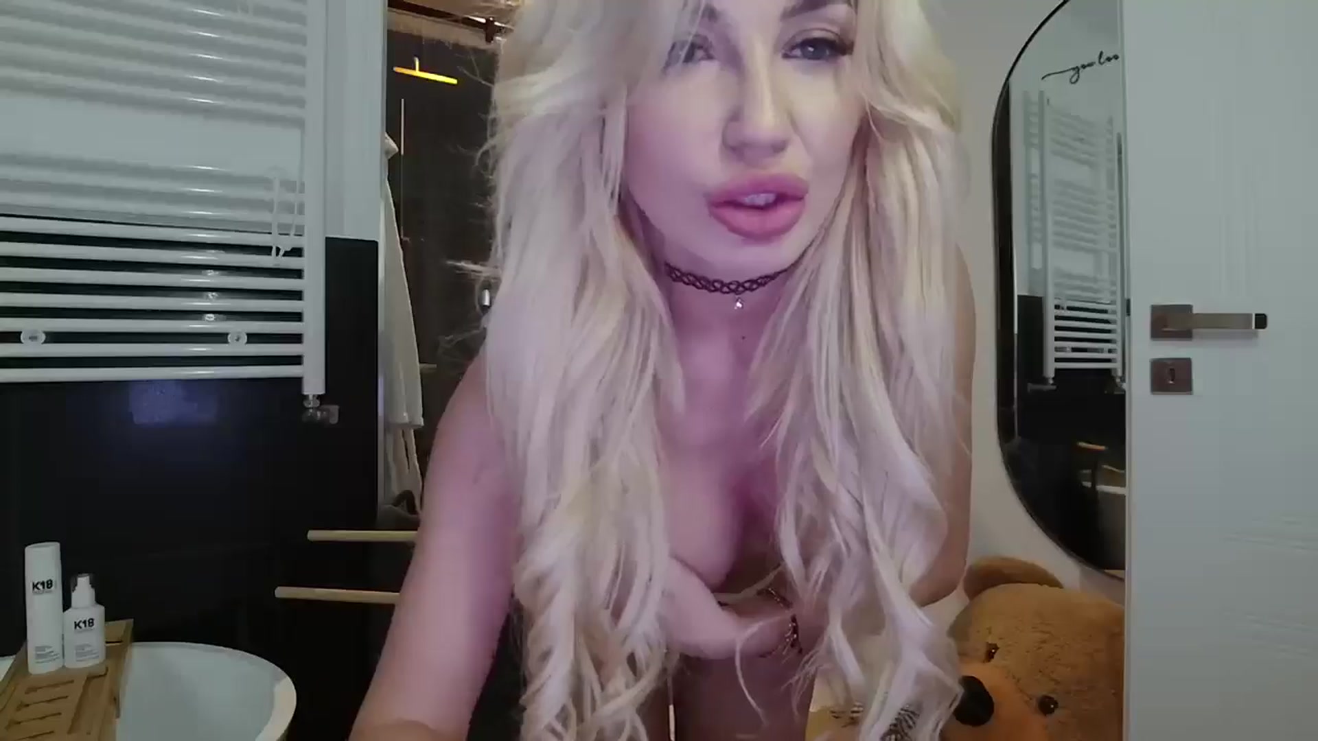 Gallery image thumbnail from BlondeIsBack's myfreecams stream on, 02/22/2025, 03:50 image 11 of 20