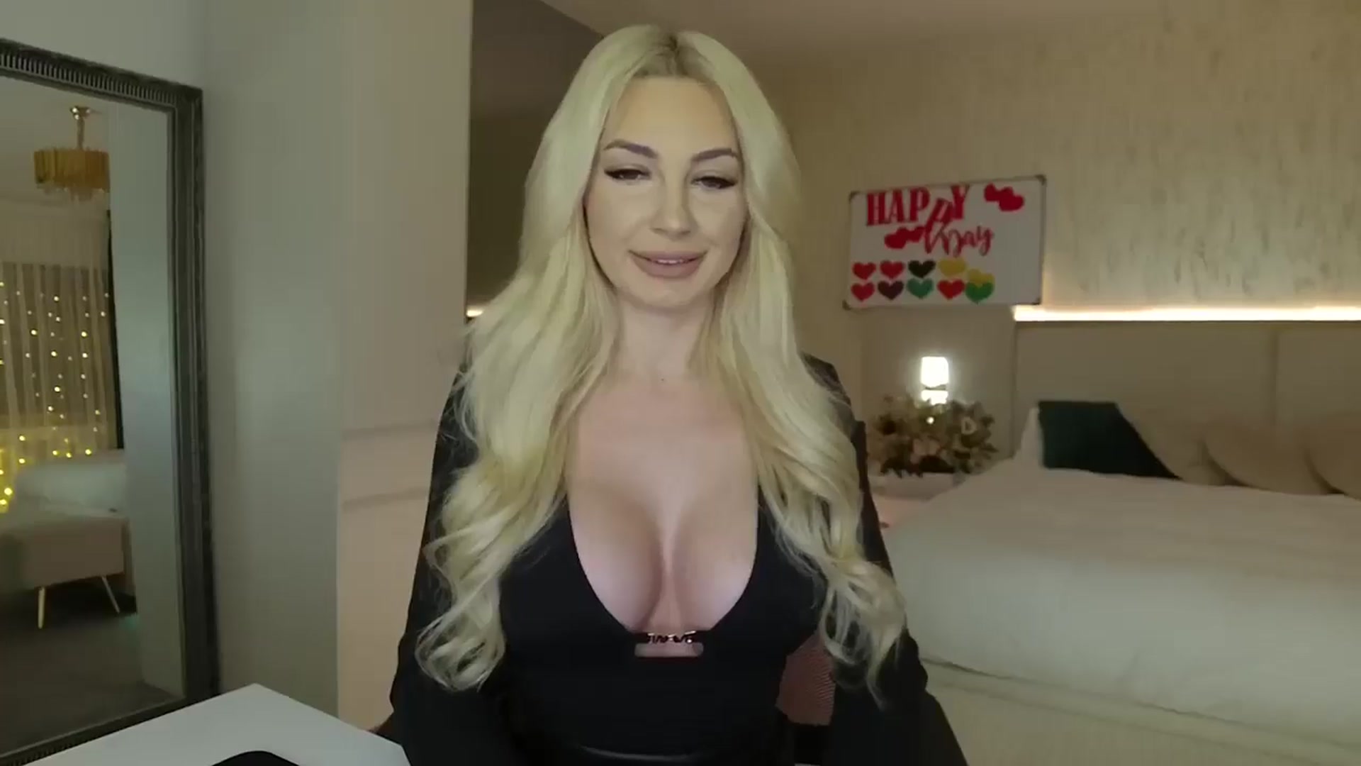 Gallery image thumbnail from BlondeIsBack's myfreecams stream on, 02/22/2025, 21:24 image 15 of 20