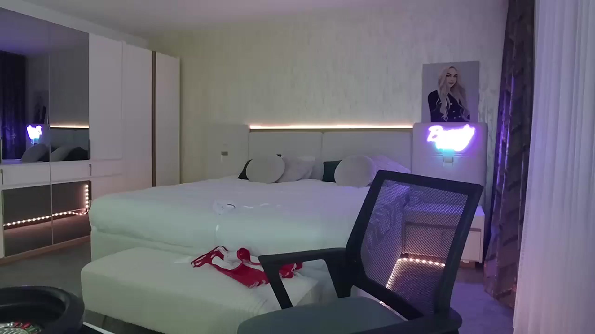 Gallery image thumbnail from BlondeIsBack's myfreecams stream on, 03/16/2025, 23:11 image 17 of 20