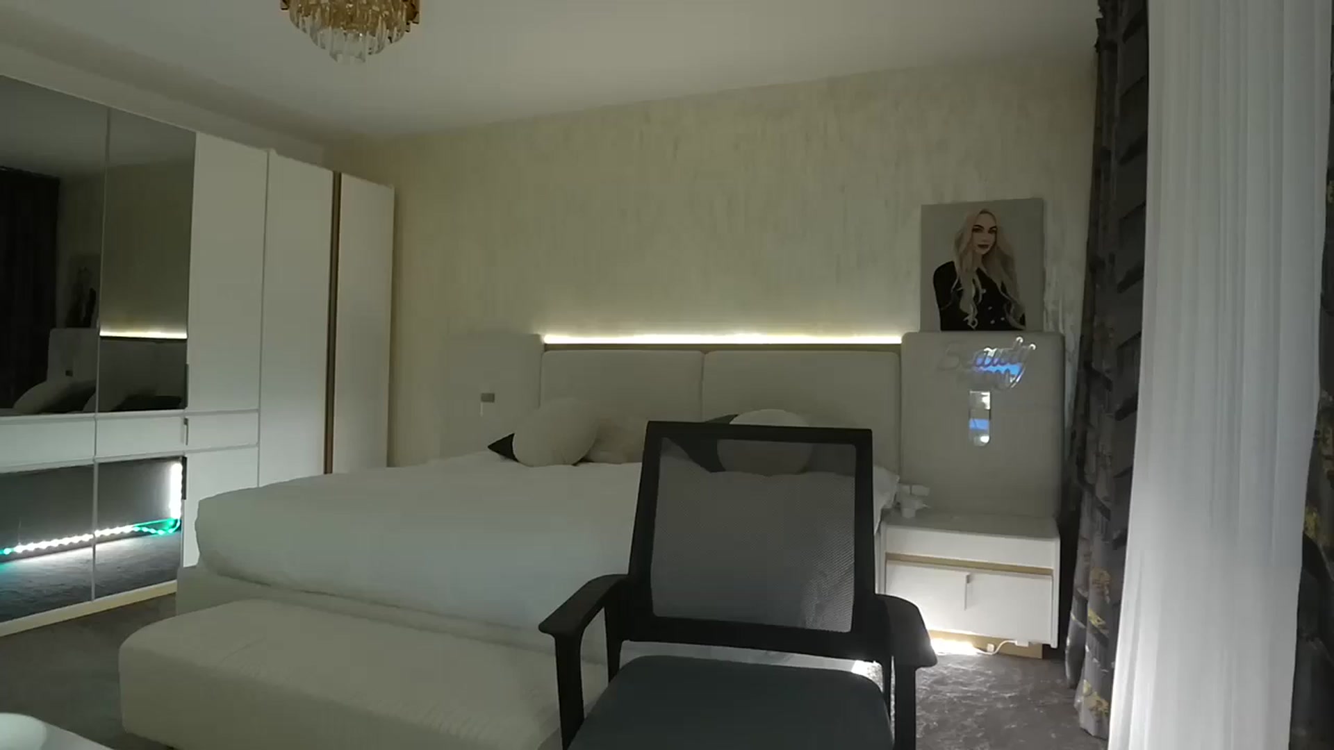 Gallery image thumbnail from BlondeIsBack's myfreecams stream on, 03/27/2025, 21:52 image 3 of 20