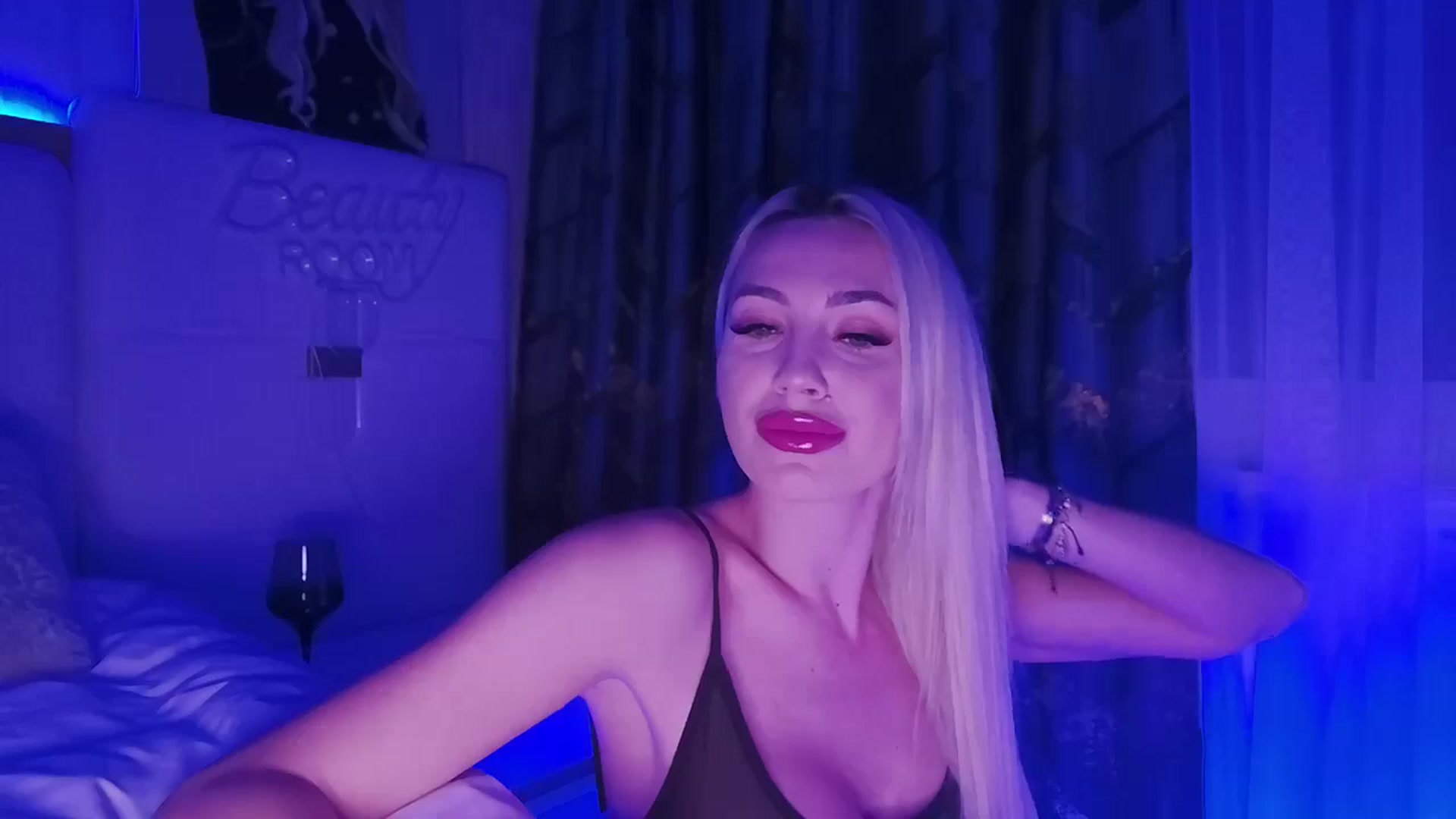 Gallery image thumbnail from BlondeIsBack's myfreecams stream on, 03/27/2025, 21:52 image 12 of 20