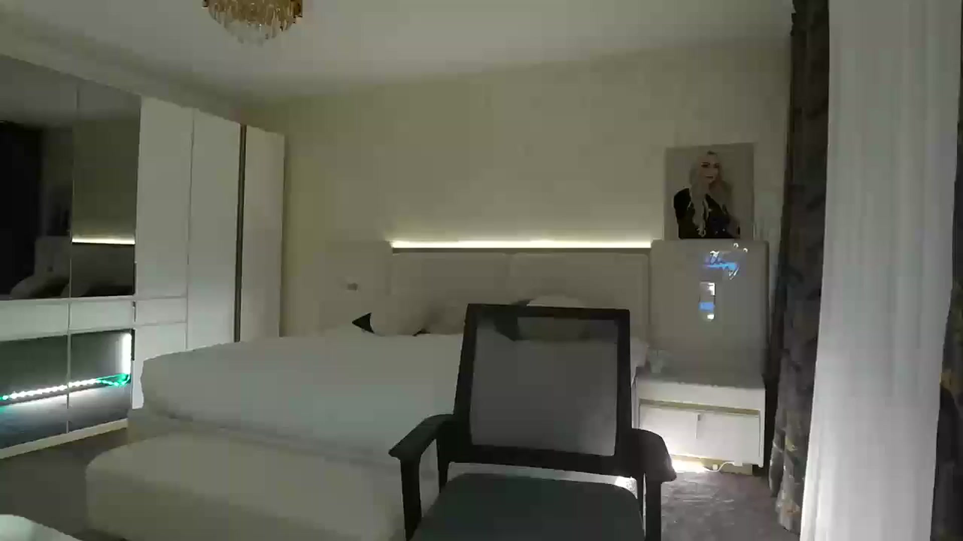 Gallery image thumbnail from BlondeIsBack's myfreecams stream on, 03/27/2025, 21:52 image 2 of 20