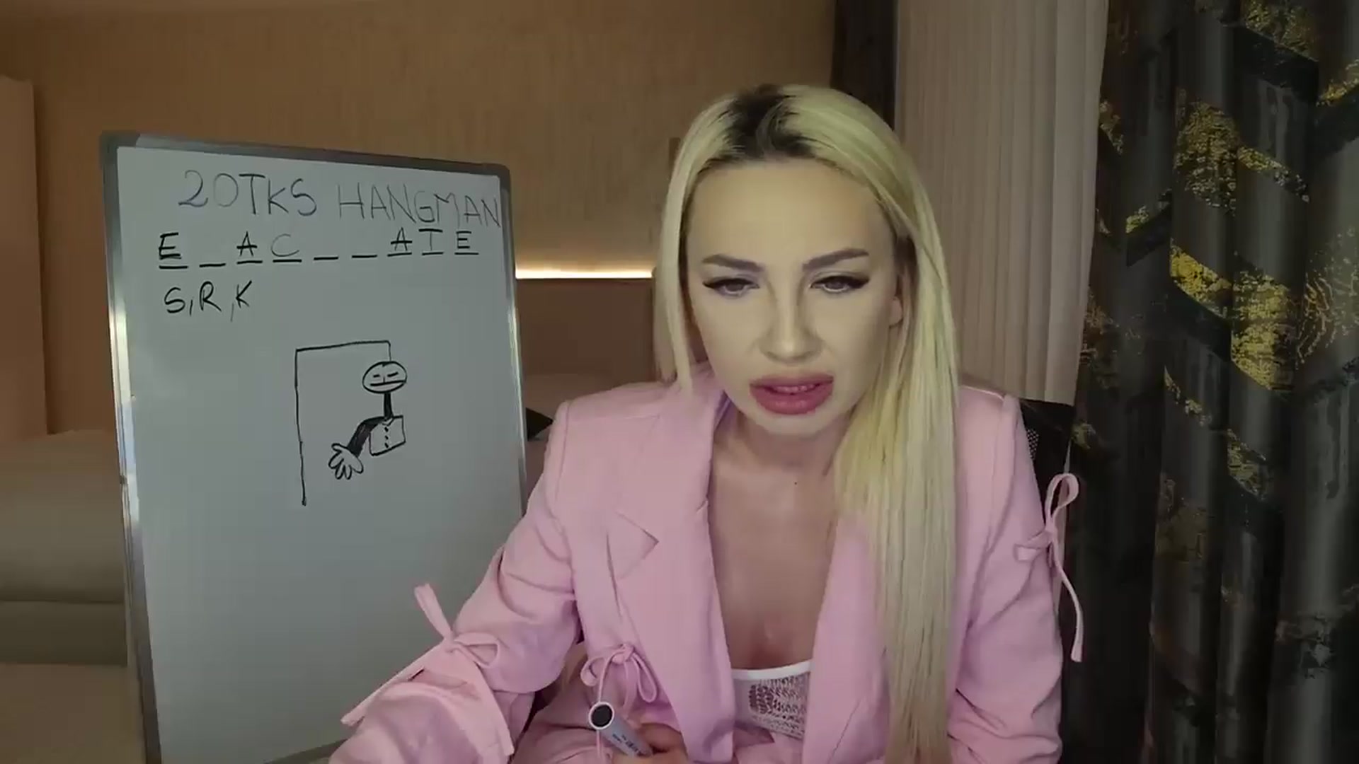 Gallery image thumbnail from BlondeIsBack's myfreecams stream on, 03/29/2025, 22:24 image 13 of 20