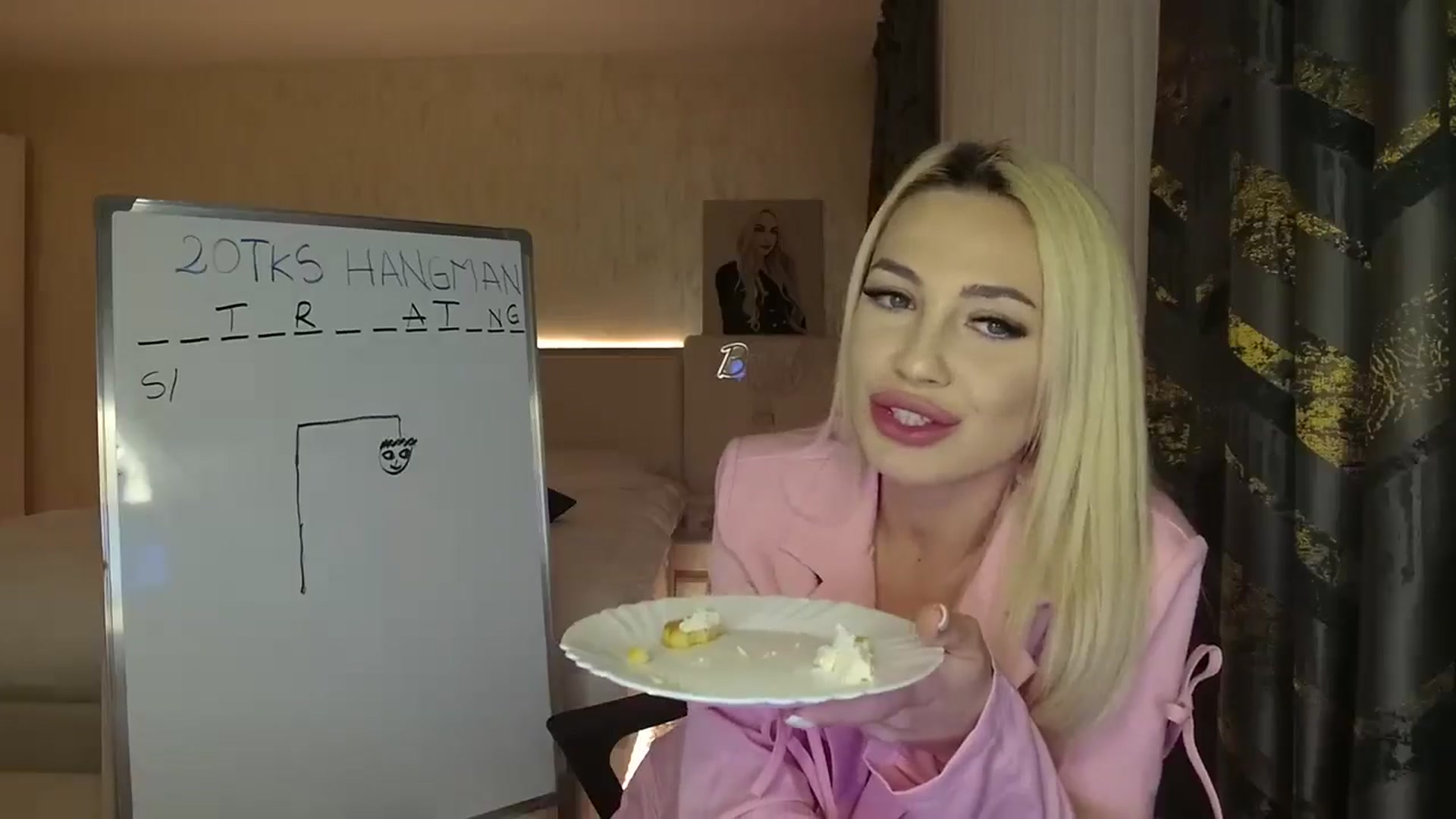 Gallery image thumbnail from BlondeIsBack's myfreecams stream on, 03/29/2025, 22:24 image 16 of 20