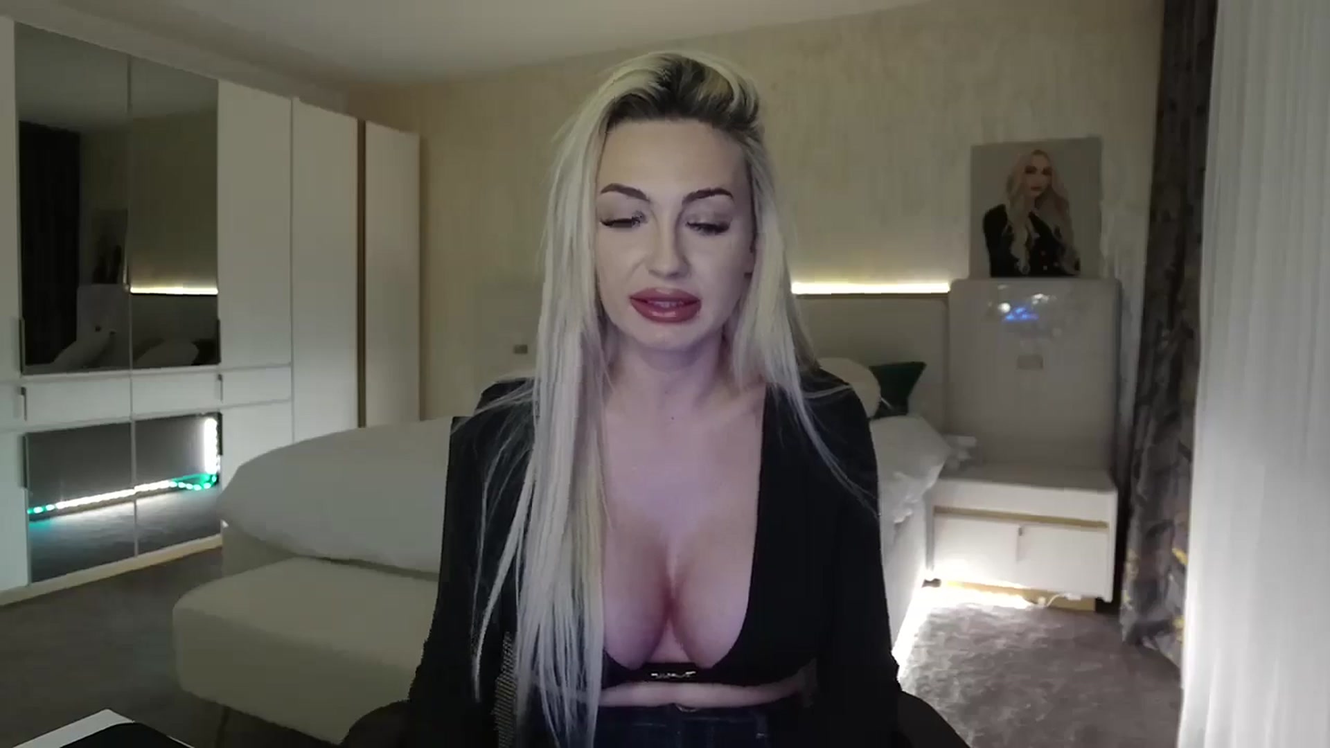 Gallery image thumbnail from BlondeIsBack's myfreecams stream on, 04/13/2025, 20:26 image 2 of 20