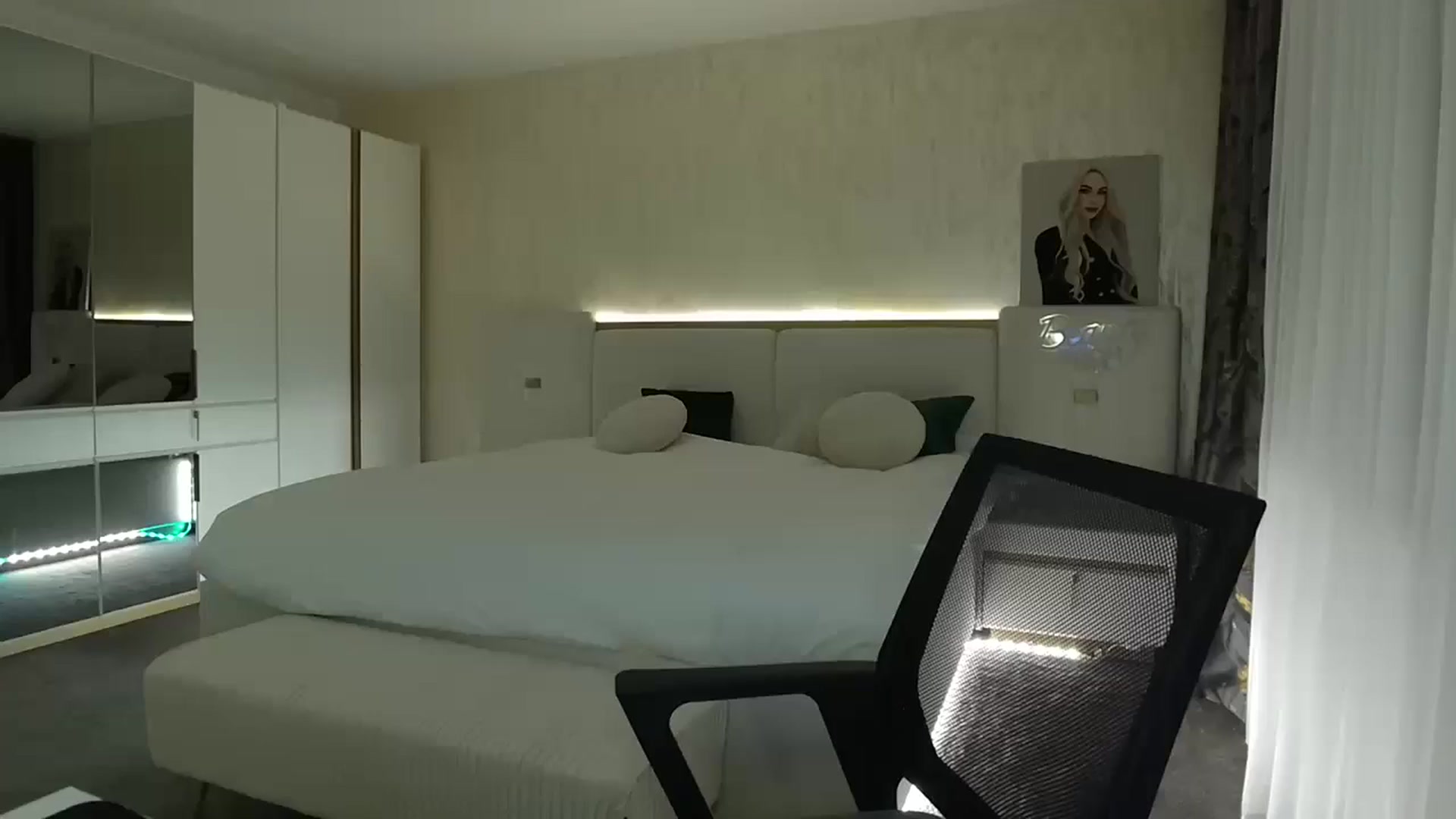Gallery image thumbnail from BlondeIsBack's myfreecams stream on, 04/13/2025, 20:26 image 9 of 20