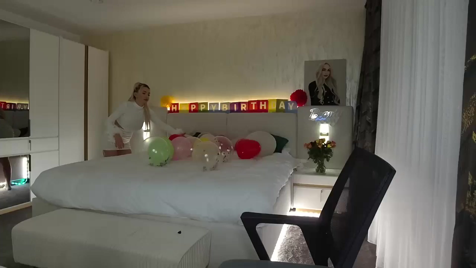 Gallery image thumbnail from BlondeIsBack's myfreecams stream on, 04/17/2025, 22:40 image 5 of 20
