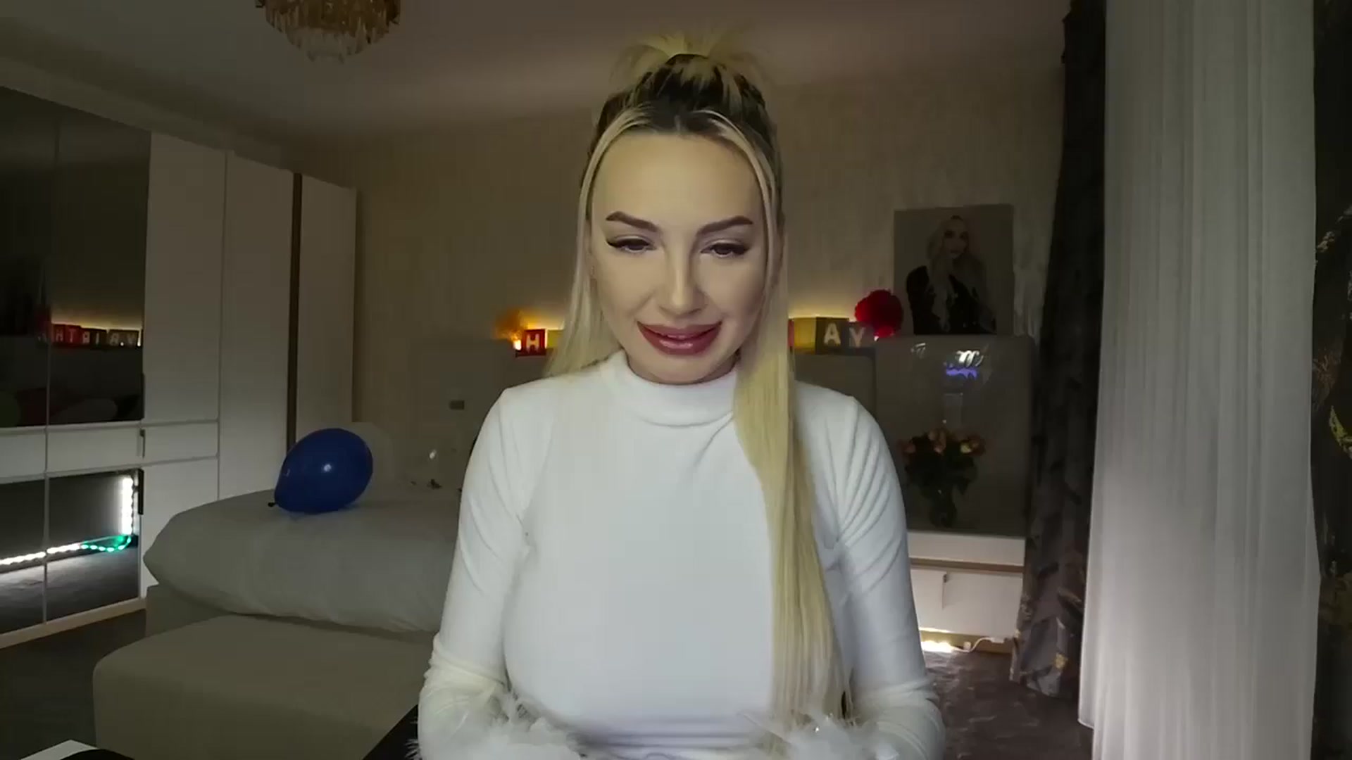 Gallery image thumbnail from BlondeIsBack's myfreecams stream on, 04/17/2025, 22:40 image 1 of 20