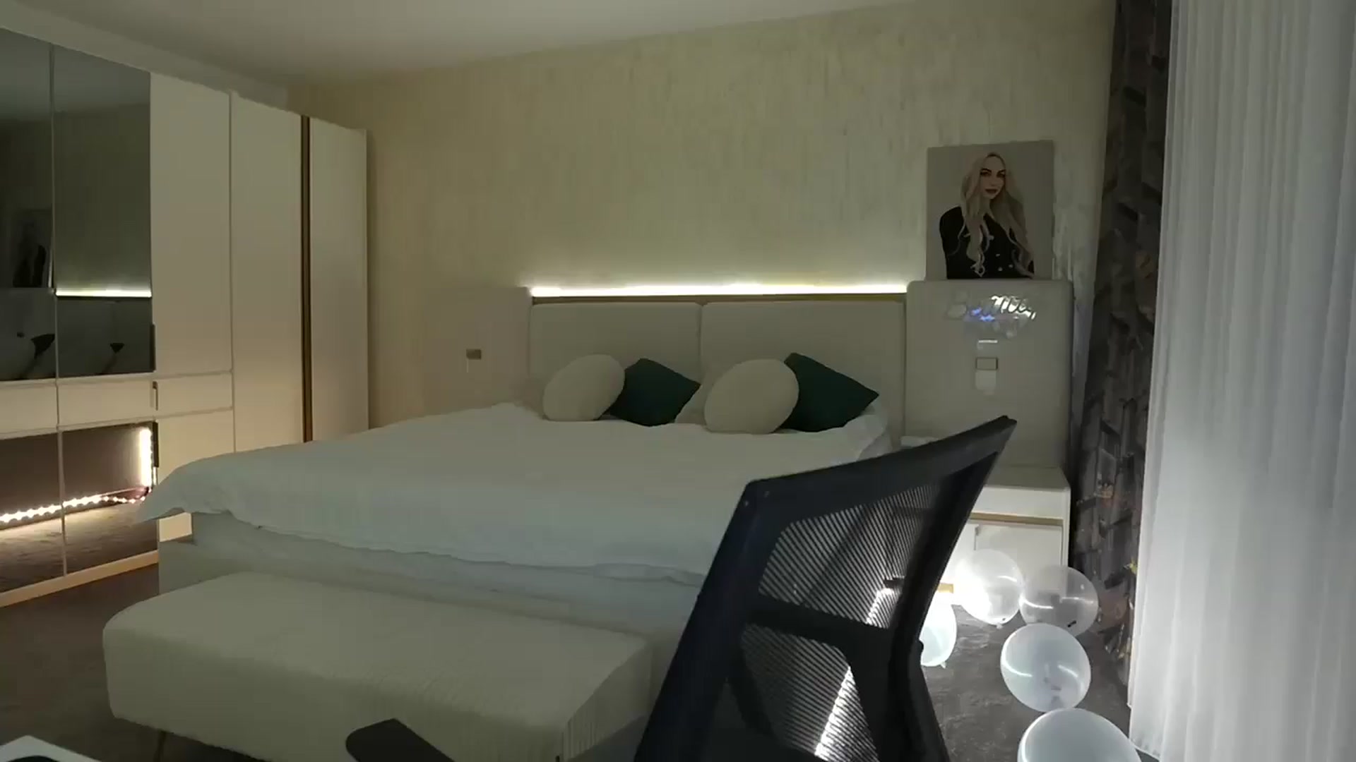 Gallery image thumbnail from BlondeIsBack's myfreecams stream on, 04/26/2025, 21:33 image 19 of 20
