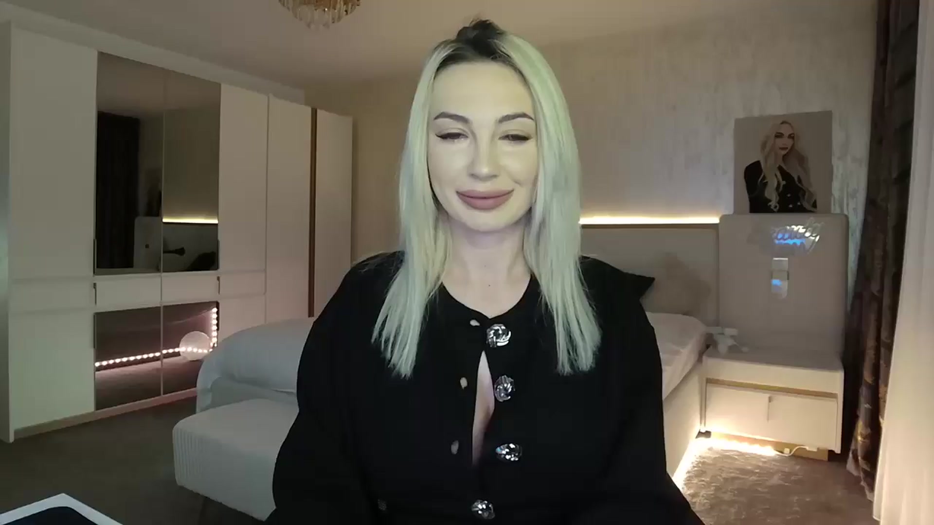 Gallery image thumbnail from BlondeIsBack's myfreecams stream on, 05/11/2025, 21:16 image 1 of 20