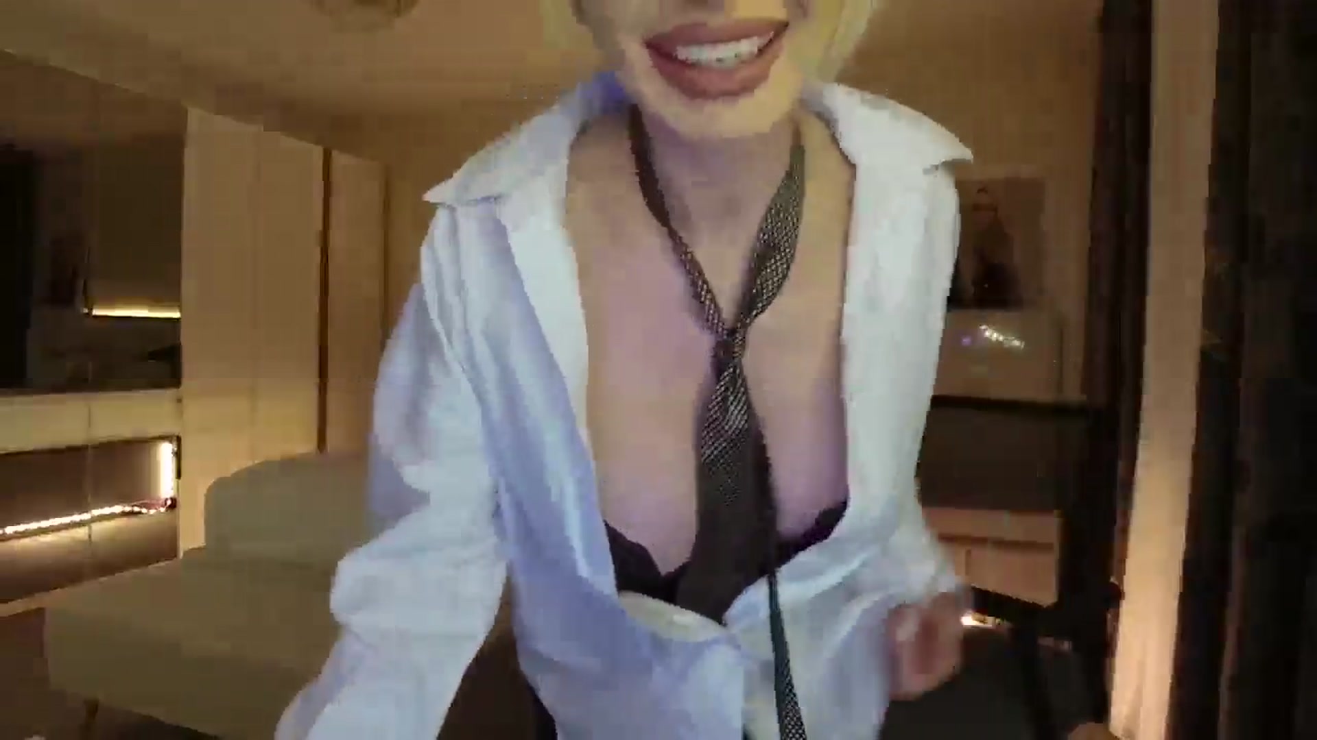 Gallery image thumbnail from BlondeIsBack's myfreecams stream on, 05/17/2025, 20:20 image 12 of 20