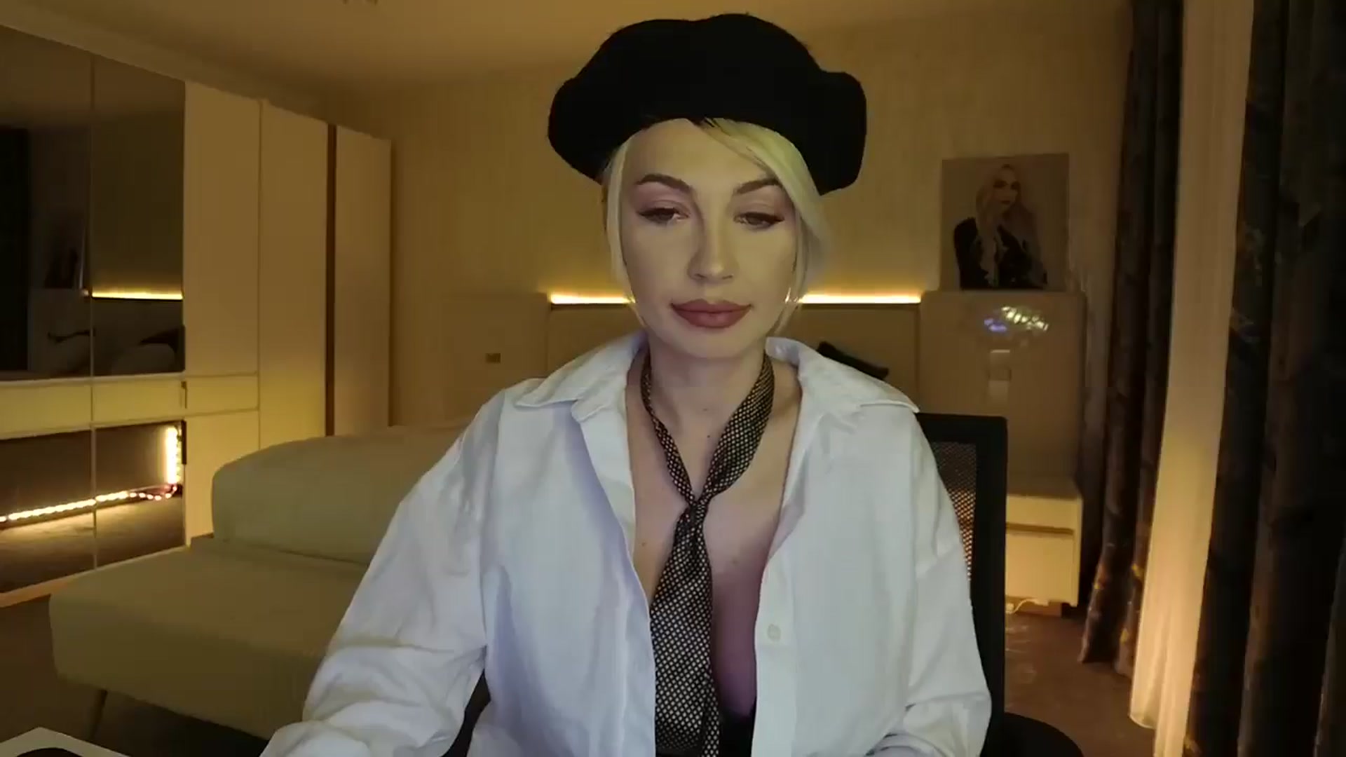 Gallery image thumbnail from BlondeIsBack's myfreecams stream on, 05/17/2025, 20:20 image 5 of 20