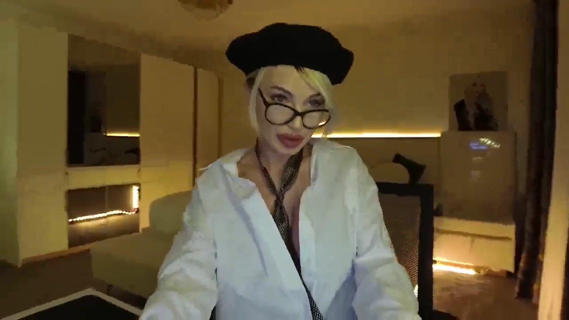 Gallery image thumbnail from BlondeIsBack's myfreecams stream on, 05/17/2025, 20:20 image 14 of 20