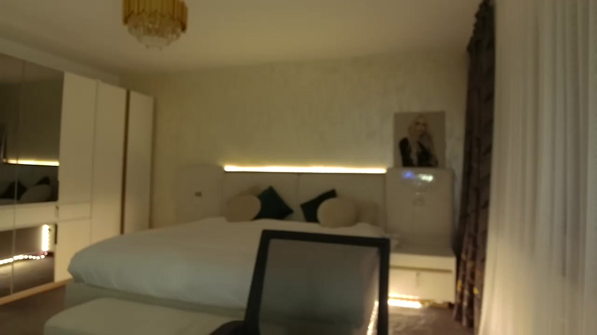 Gallery image thumbnail from BlondeIsBack's myfreecams stream on, 05/25/2025, 24:04 image 6 of 20