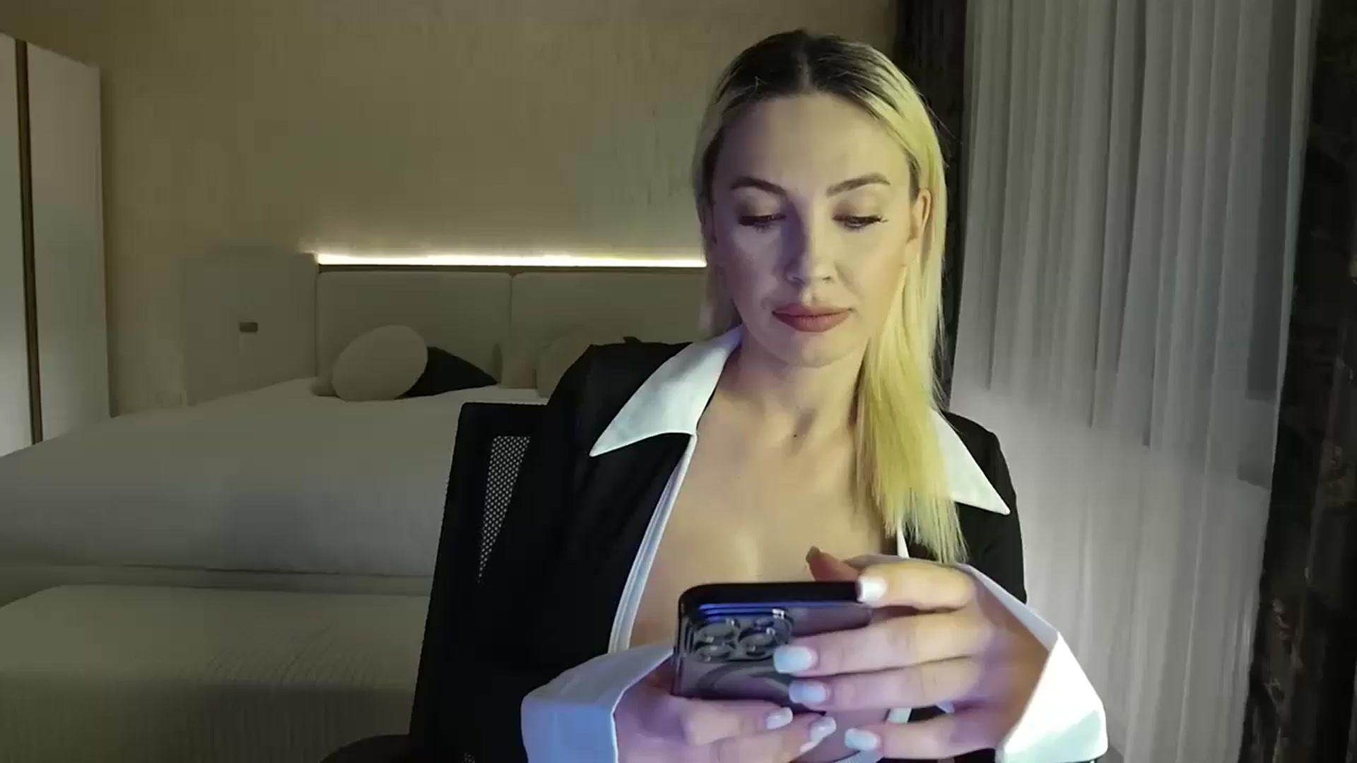 Gallery image thumbnail from BlondeIsBack's myfreecams stream on, 06/01/2025, 20:33 image 1 of 20
