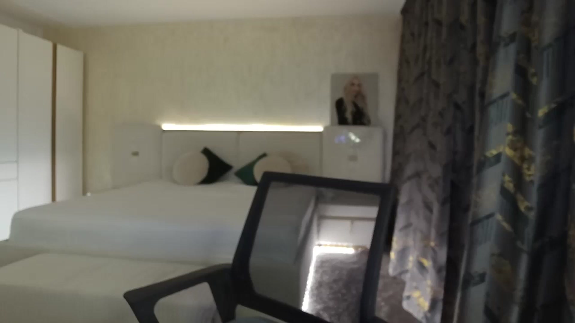 Gallery image thumbnail from BlondeIsBack's myfreecams stream on, 06/15/2025, 21:30 image 20 of 20