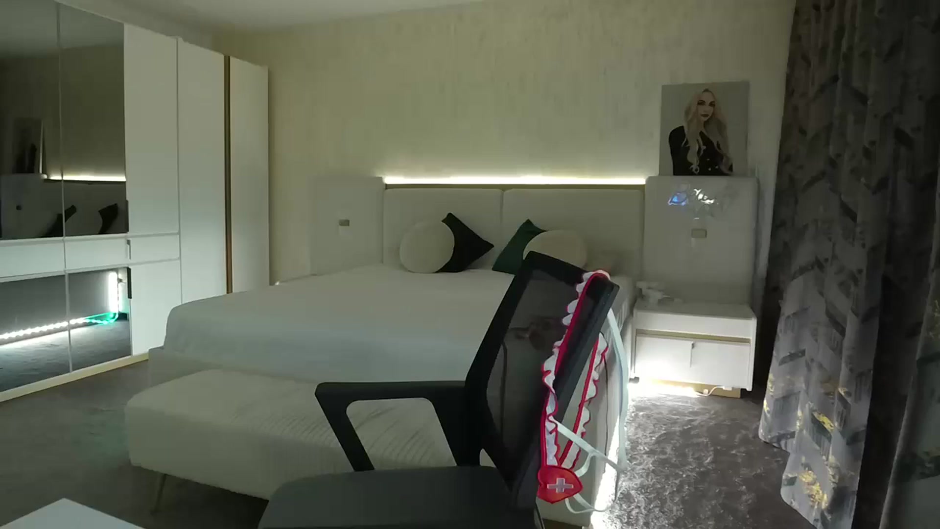Gallery image thumbnail from BlondeIsBack's myfreecams stream on, 06/16/2025, 24:57 image 5 of 20