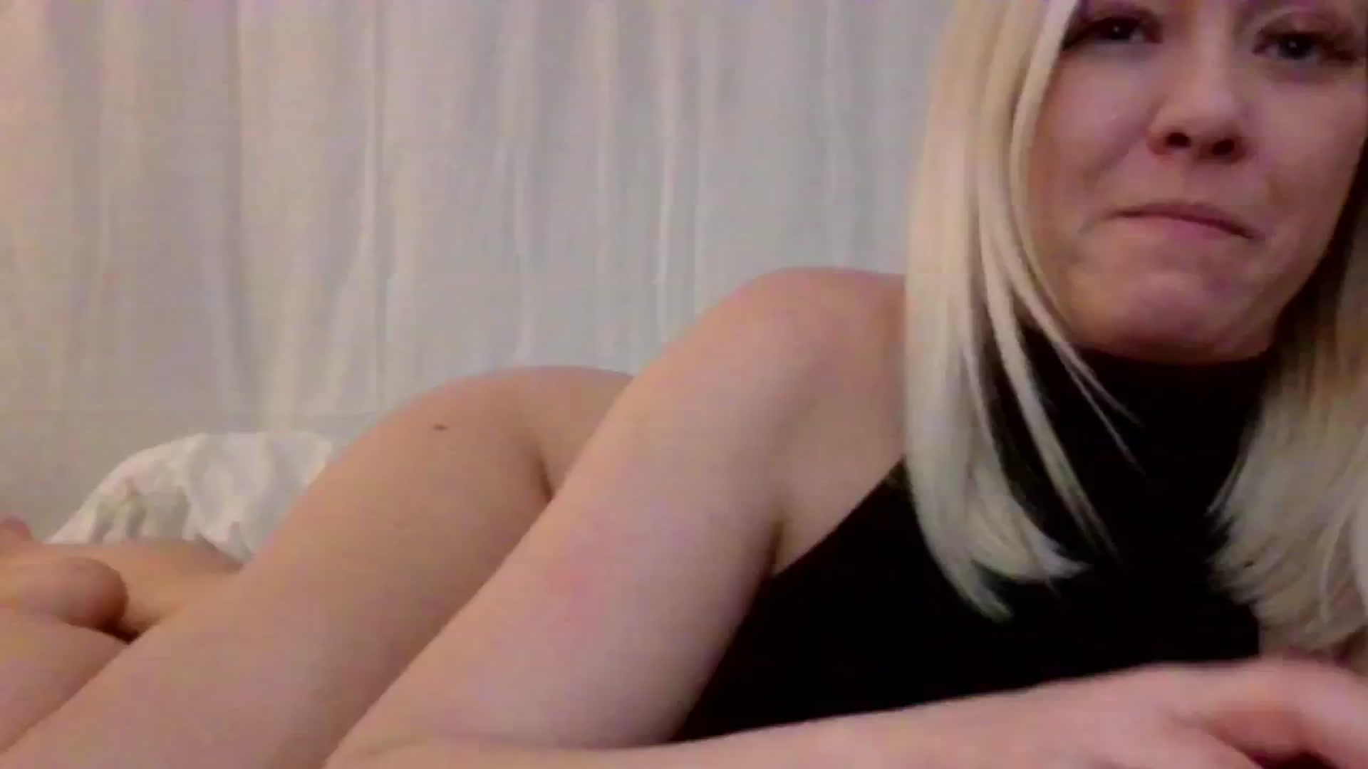 Gallery image thumbnail from BlondeSlut's myfreecams stream on, 08/13/2024, 07:26 image 8 of 20