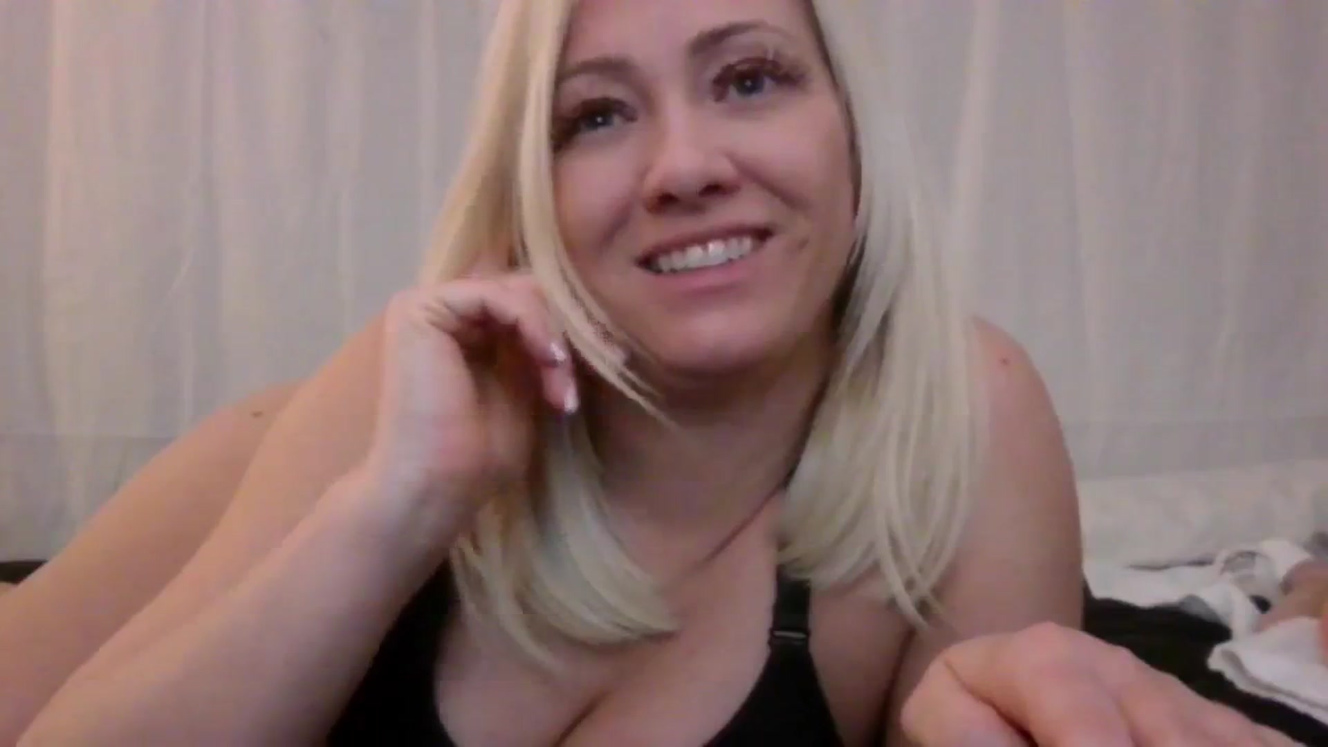 Gallery image thumbnail from BlondeSlut's myfreecams stream on, 08/13/2024, 10:21 image 16 of 20