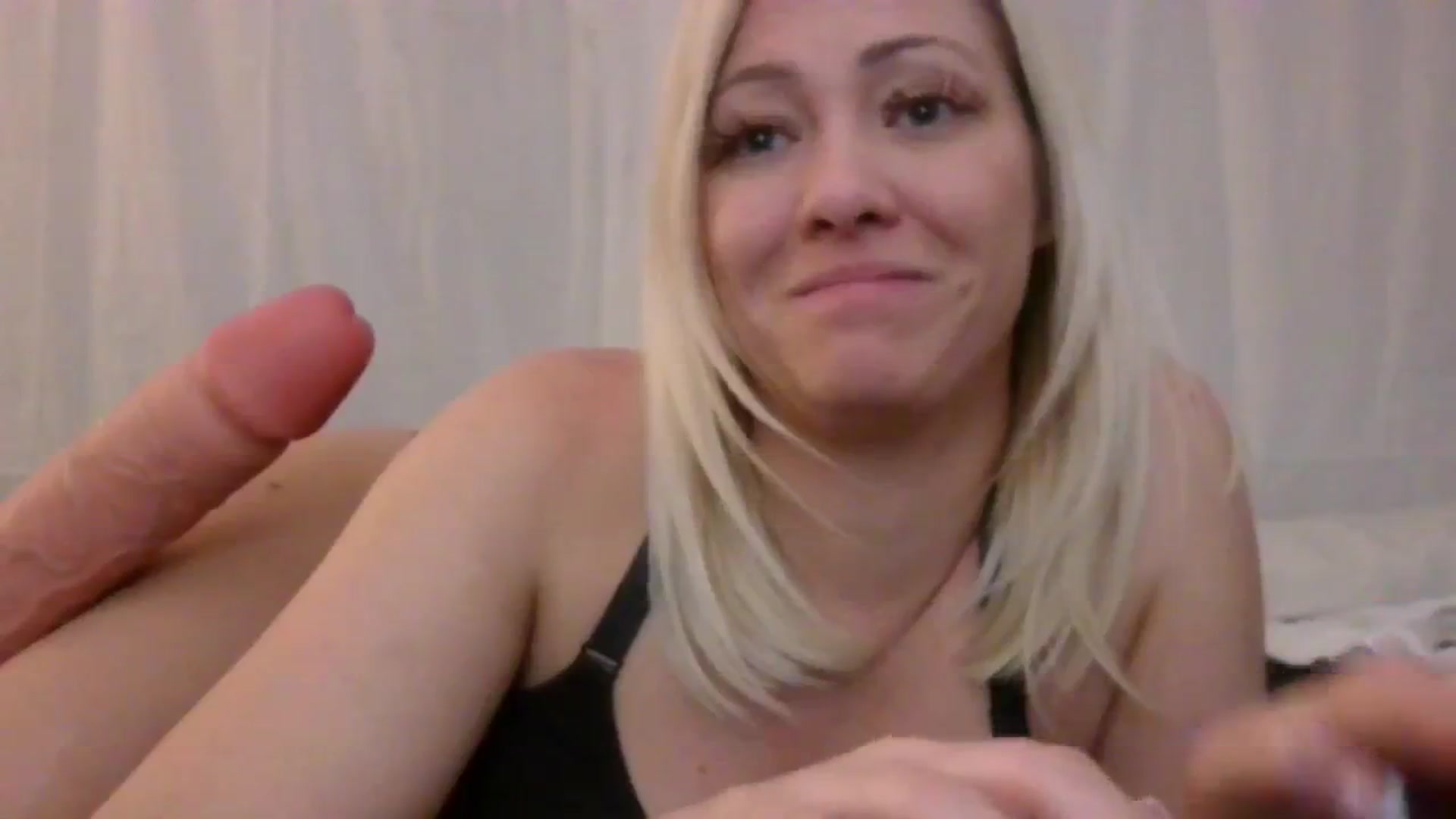 Gallery image thumbnail from BlondeSlut's myfreecams stream on, 08/13/2024, 11:03 image 13 of 20