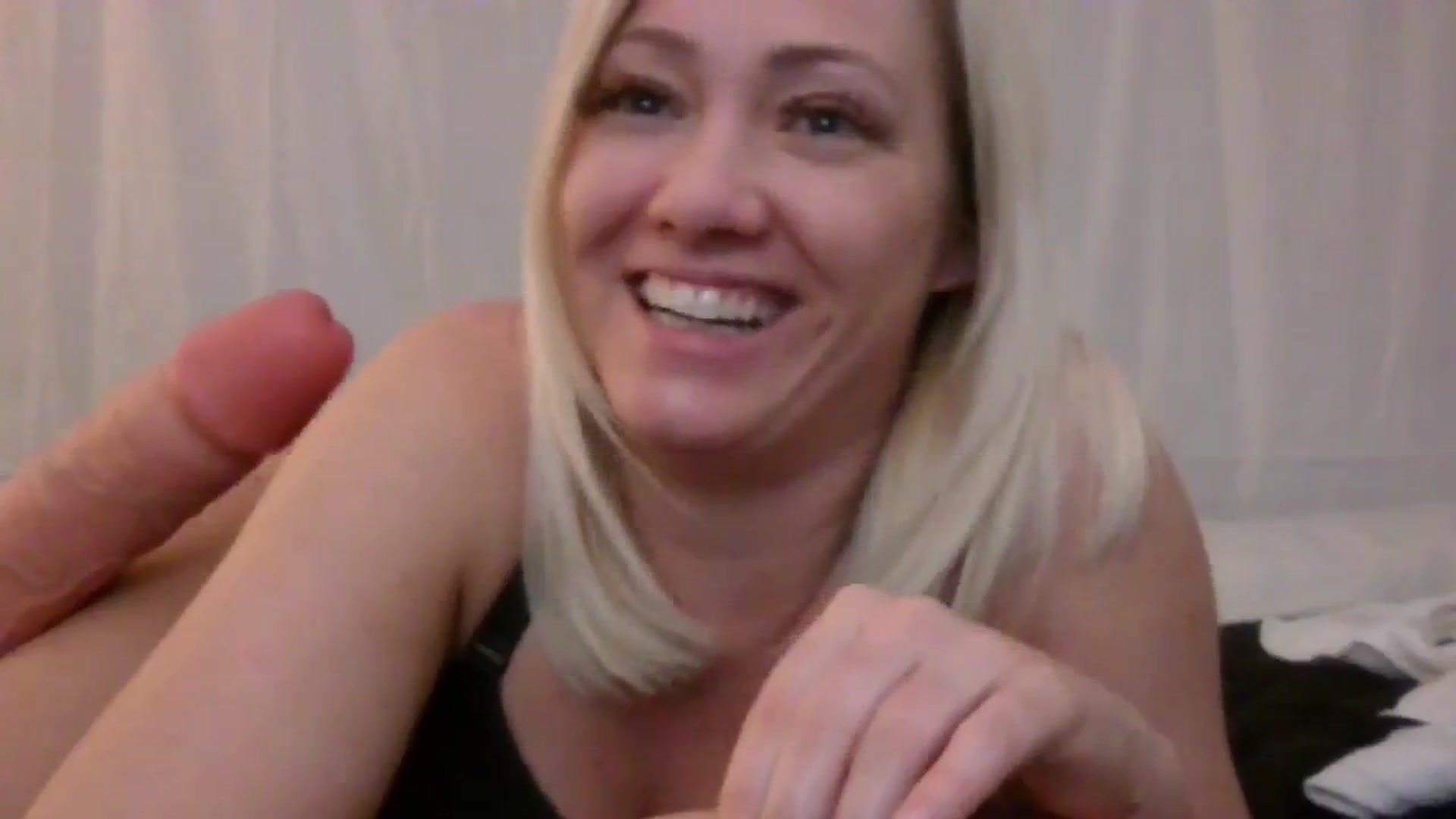 Gallery image thumbnail from BlondeSlut's myfreecams stream on, 08/13/2024, 11:03 image 16 of 20