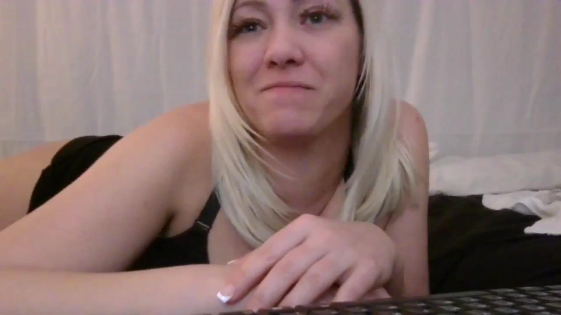 Gallery image thumbnail from BlondeSlut's myfreecams stream on, 08/13/2024, 11:32 image 3 of 20