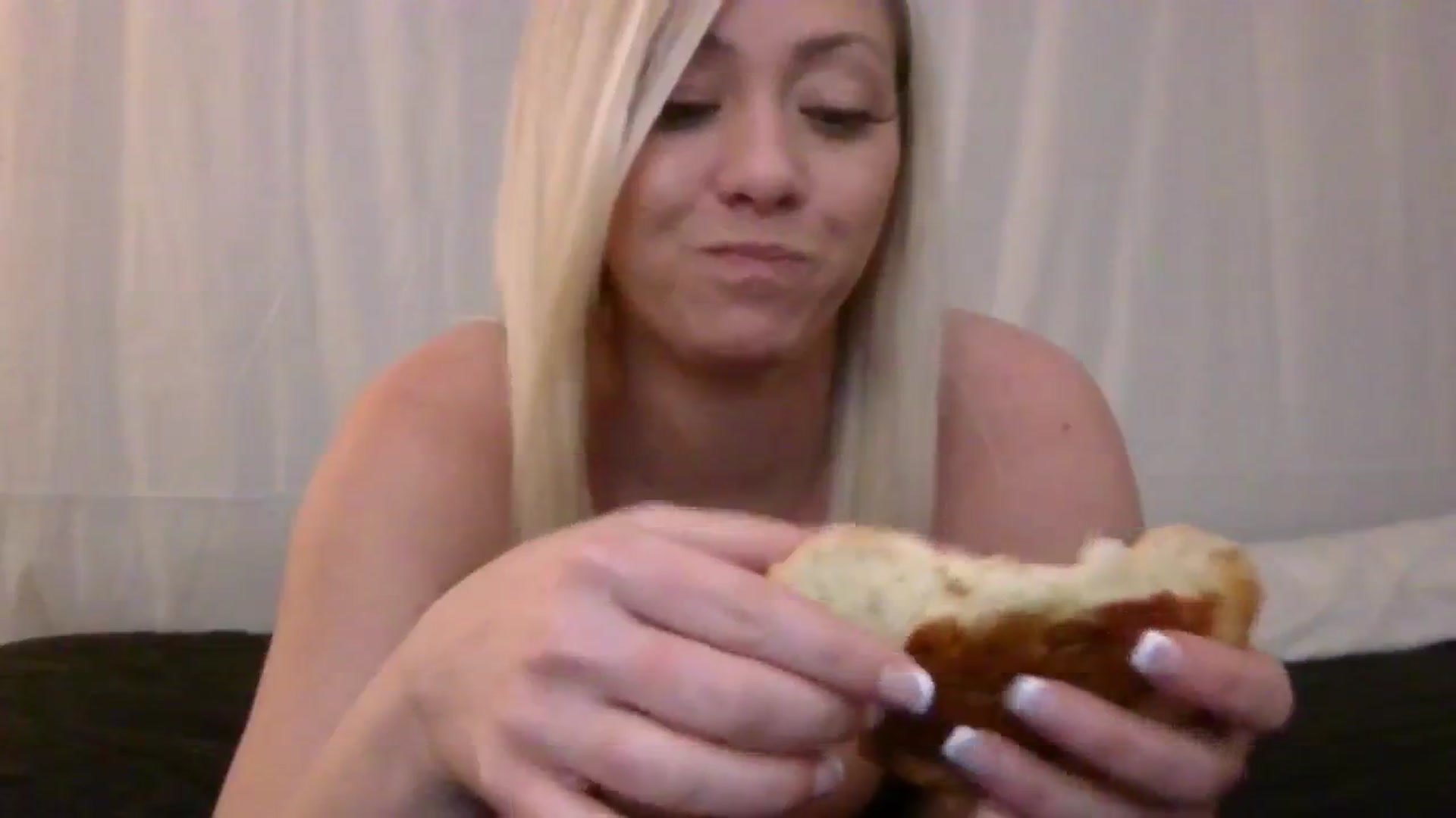 Gallery image thumbnail from BlondeSlut's myfreecams stream on, 08/14/2024, 10:08 image 16 of 20