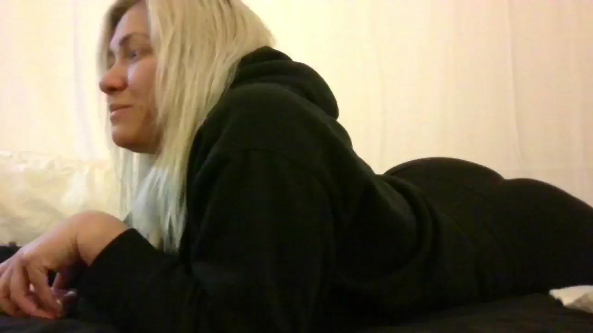 Gallery image thumbnail from BlondeSlut's myfreecams stream on, 08/18/2024, 10:25 image 11 of 20