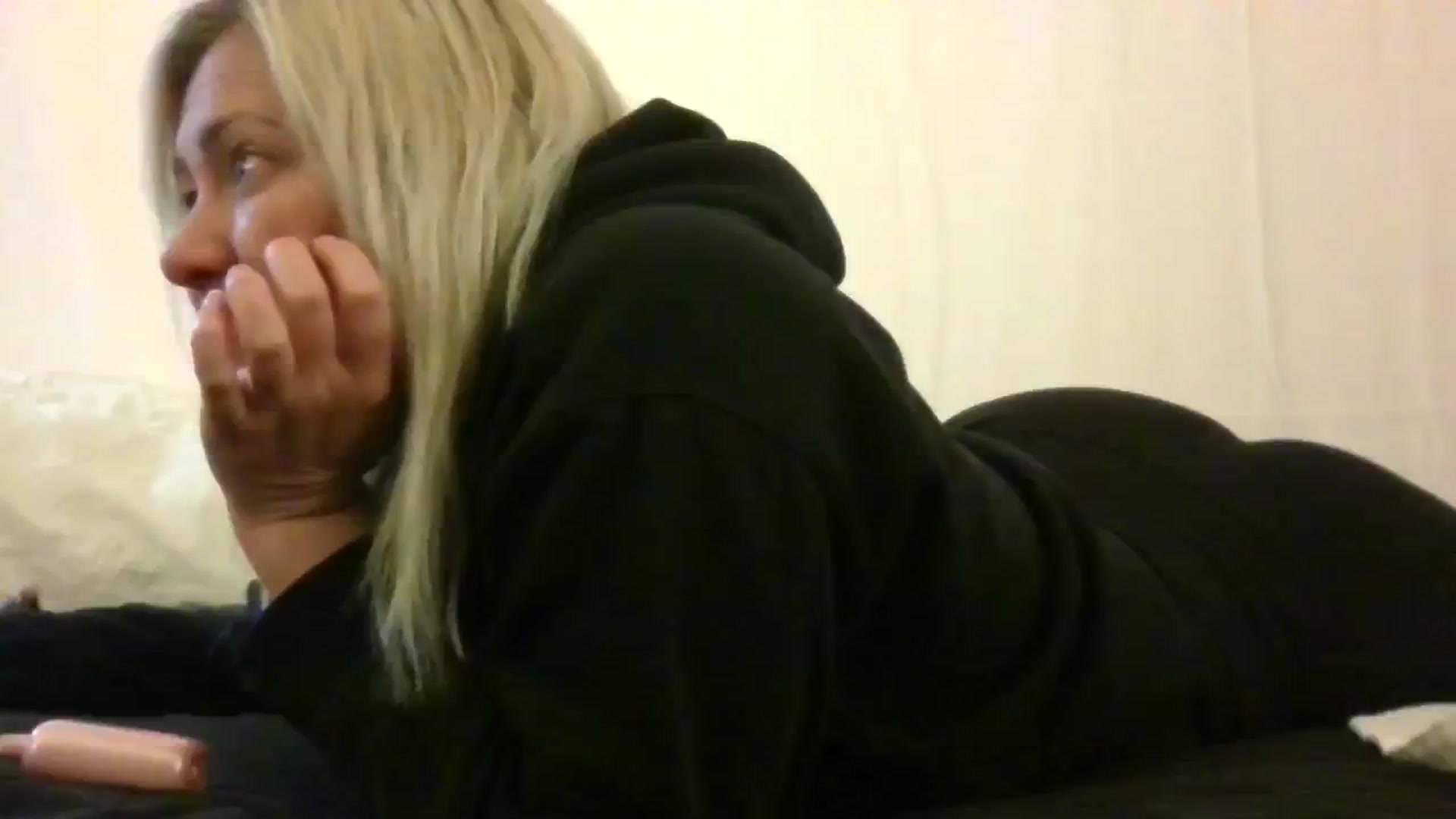 Gallery image thumbnail from BlondeSlut's myfreecams stream on, 08/18/2024, 10:25 image 13 of 20