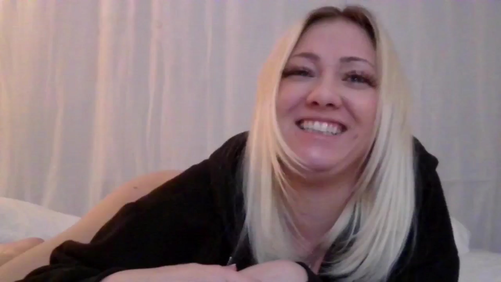Gallery image thumbnail from BlondeSlut's myfreecams stream on, 10/10/2024, 09:58 image 2 of 20