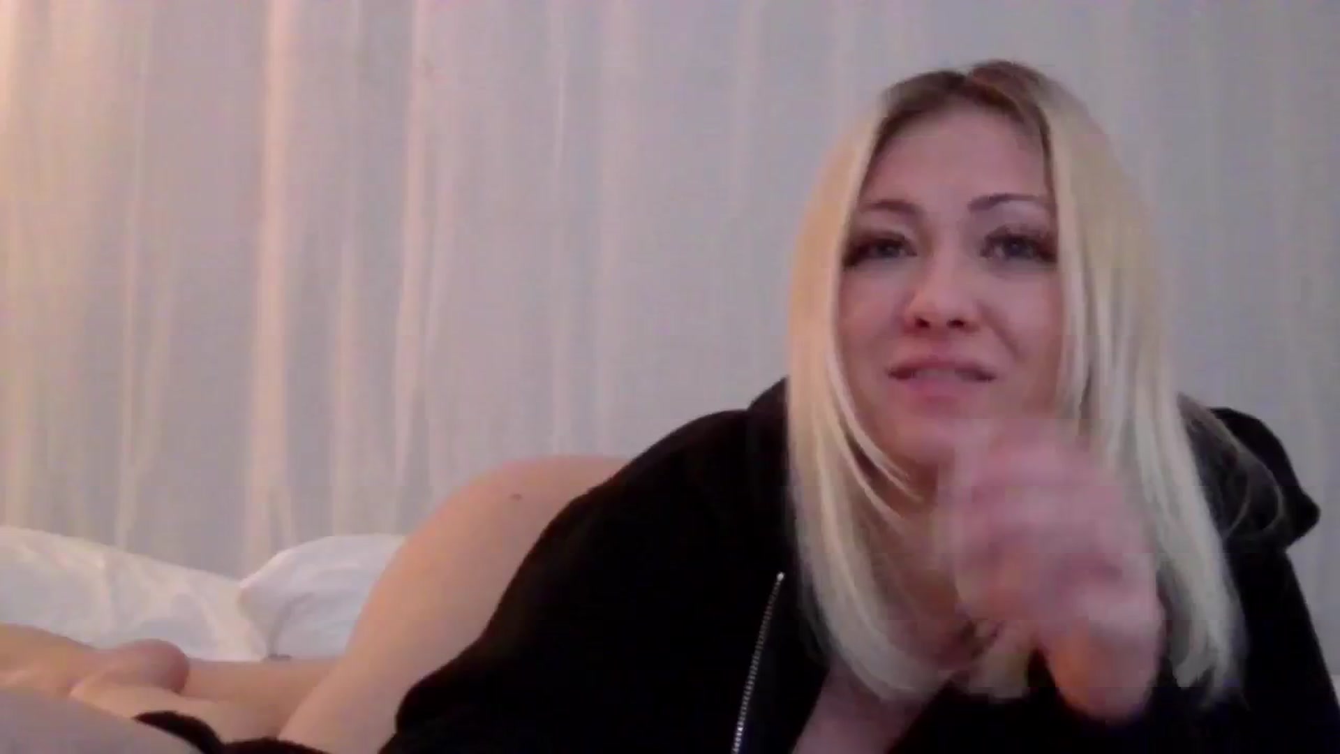 Gallery image thumbnail from BlondeSlut's myfreecams stream on, 10/10/2024, 09:58 image 11 of 20