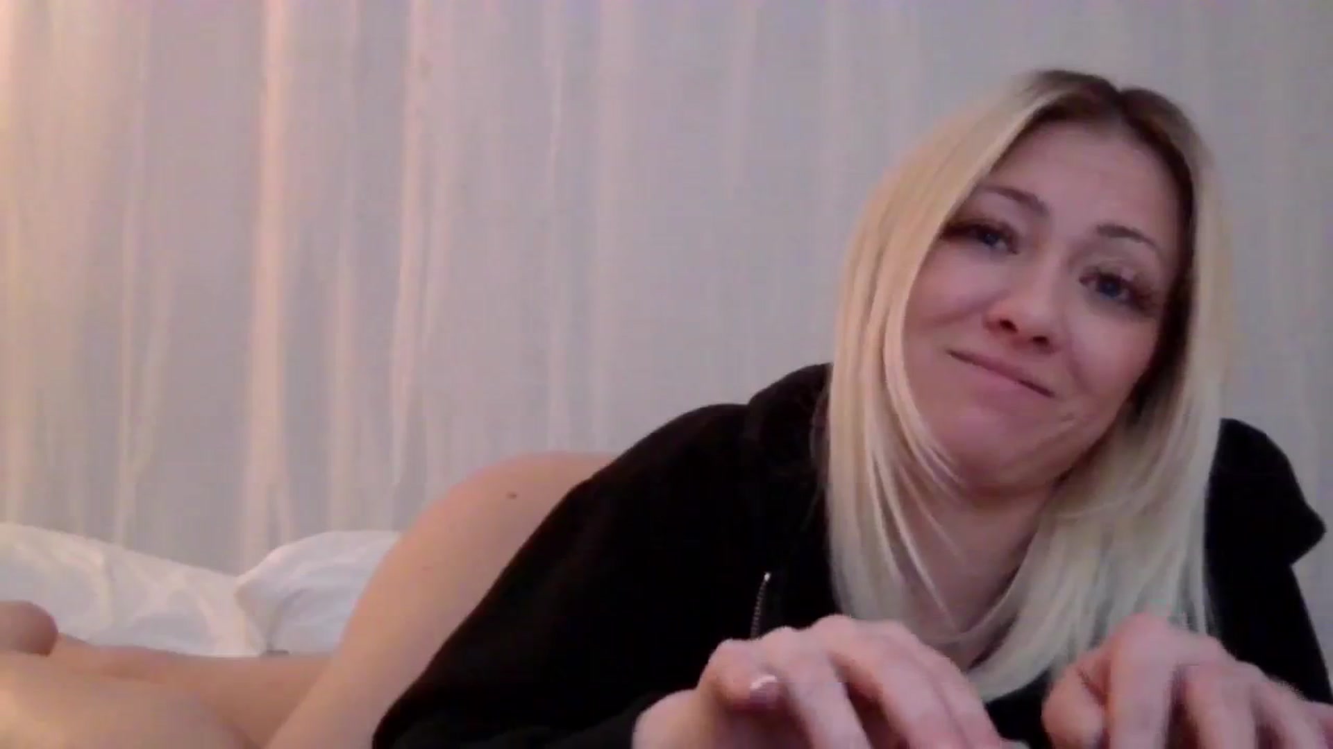 Gallery image thumbnail from BlondeSlut's myfreecams stream on, 10/10/2024, 09:58 image 14 of 20