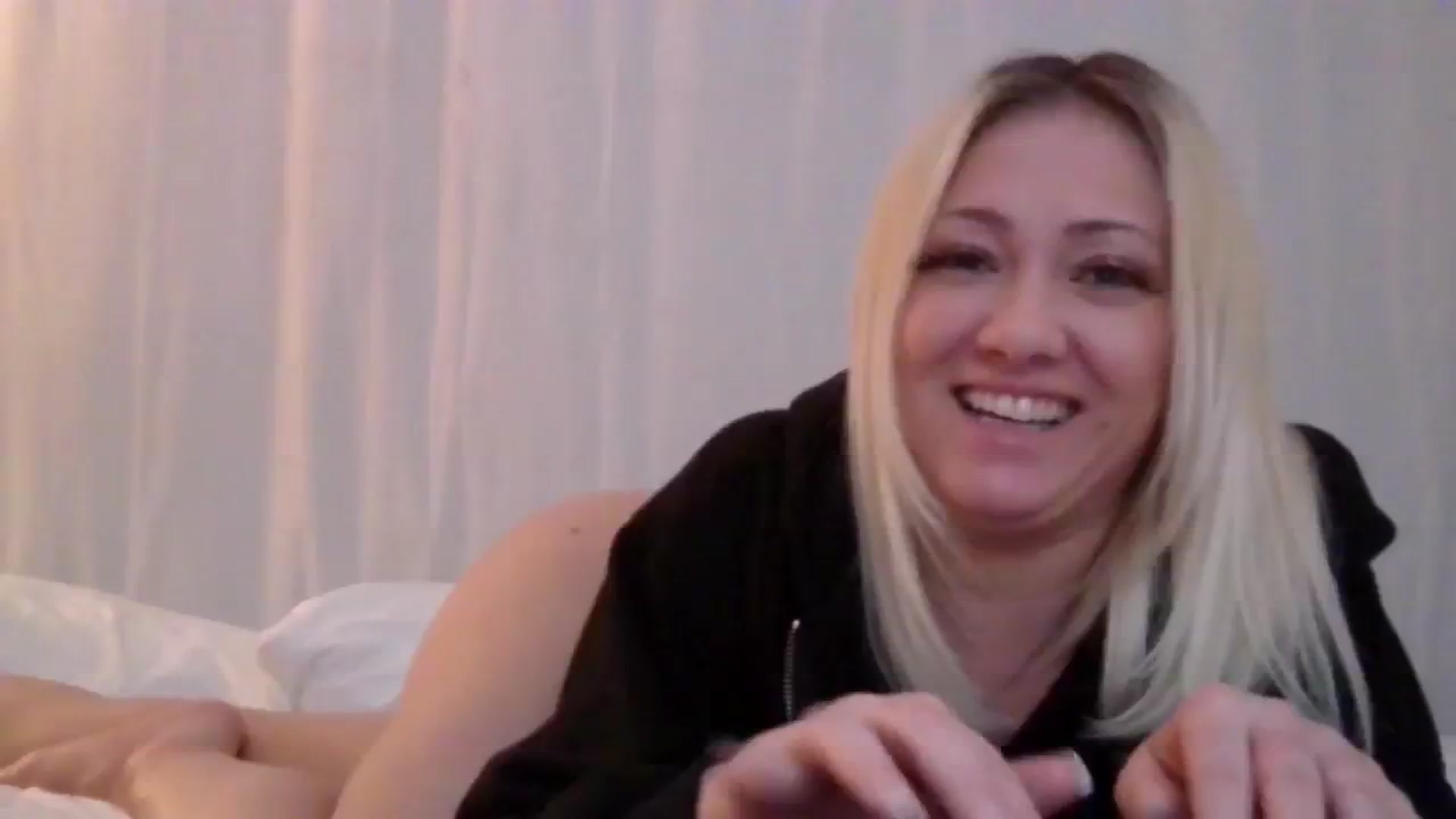 Gallery image thumbnail from BlondeSlut's myfreecams stream on, 10/10/2024, 09:58 image 9 of 20
