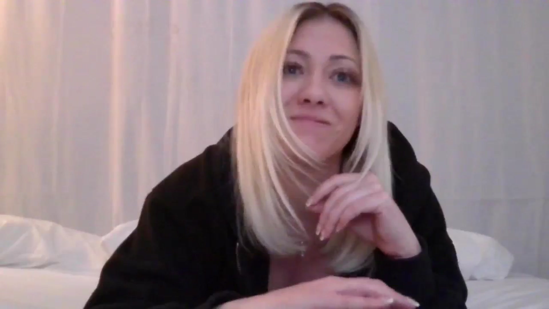 Gallery image thumbnail from BlondeSlut's myfreecams stream on, 10/10/2024, 09:58 image 17 of 20