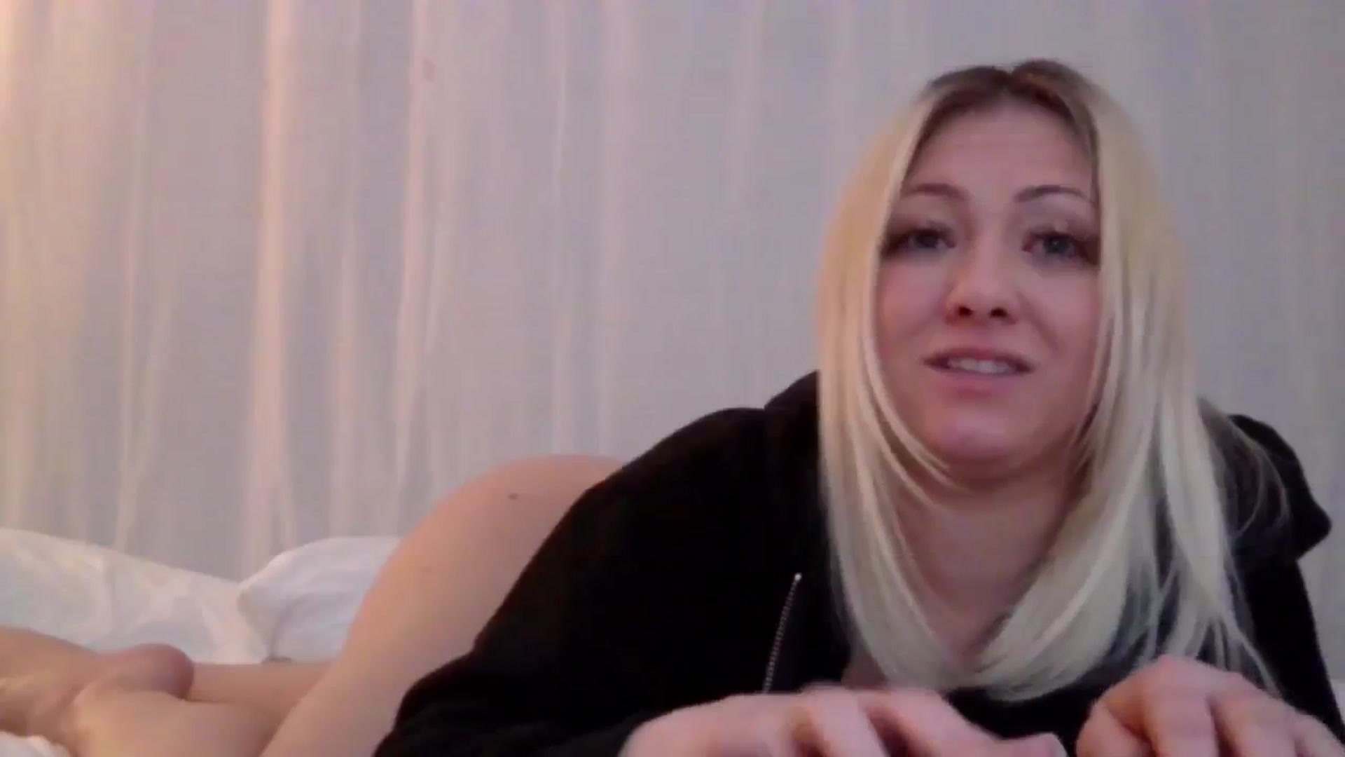 Gallery image thumbnail from BlondeSlut's myfreecams stream on, 10/10/2024, 09:58 image 12 of 20