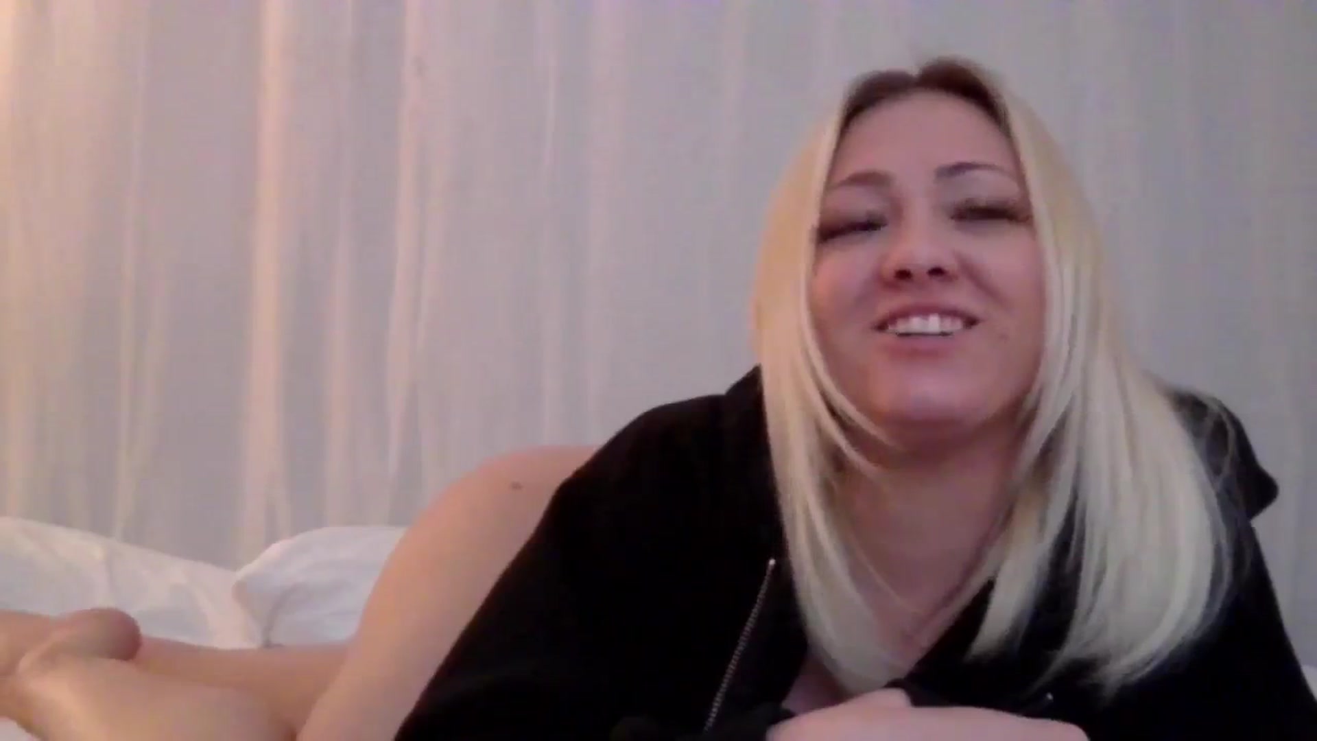 Gallery image thumbnail from BlondeSlut's myfreecams stream on, 10/10/2024, 09:58 image 10 of 20