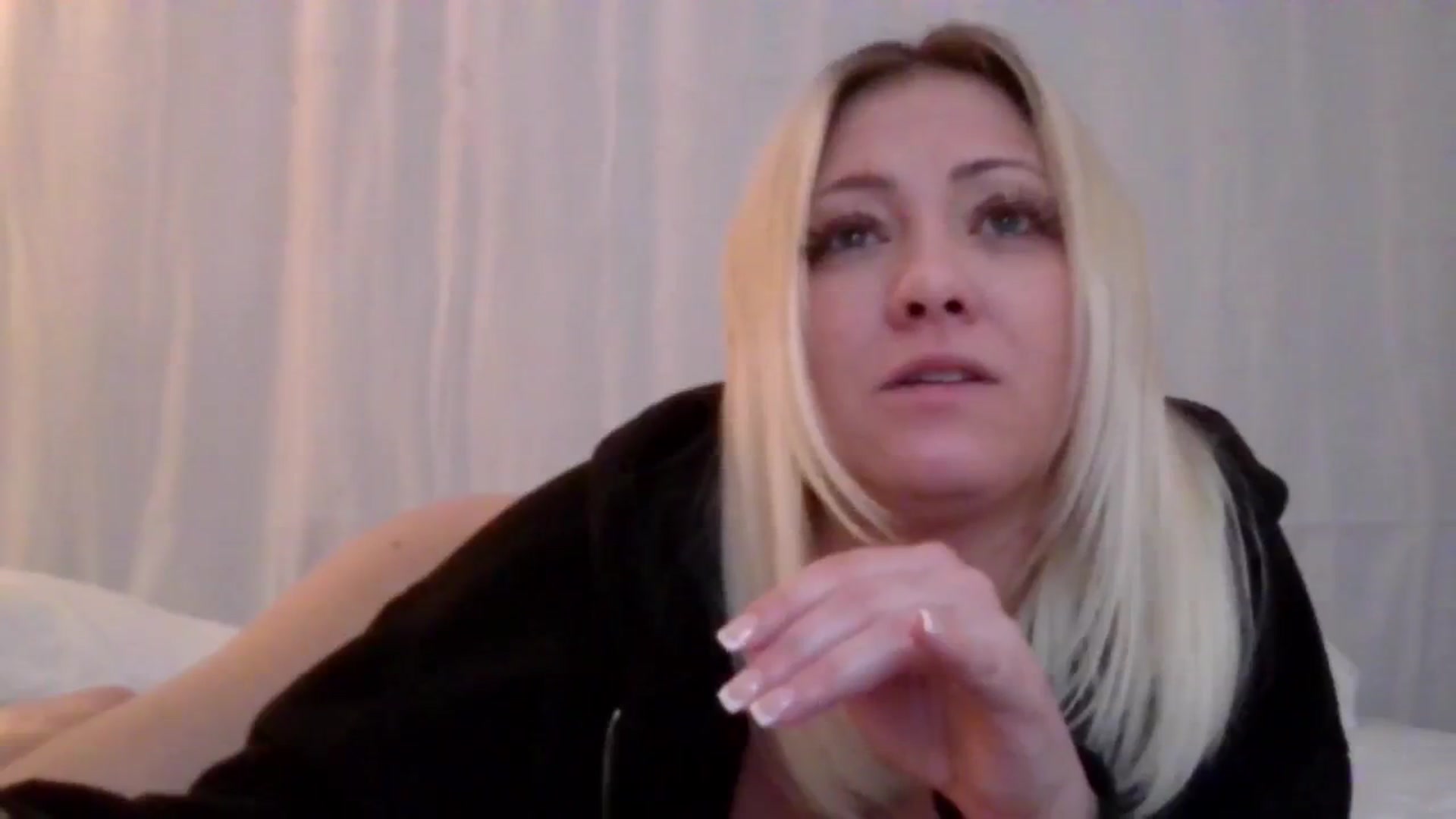 Gallery image thumbnail from BlondeSlut's myfreecams stream on, 10/10/2024, 09:58 image 3 of 20