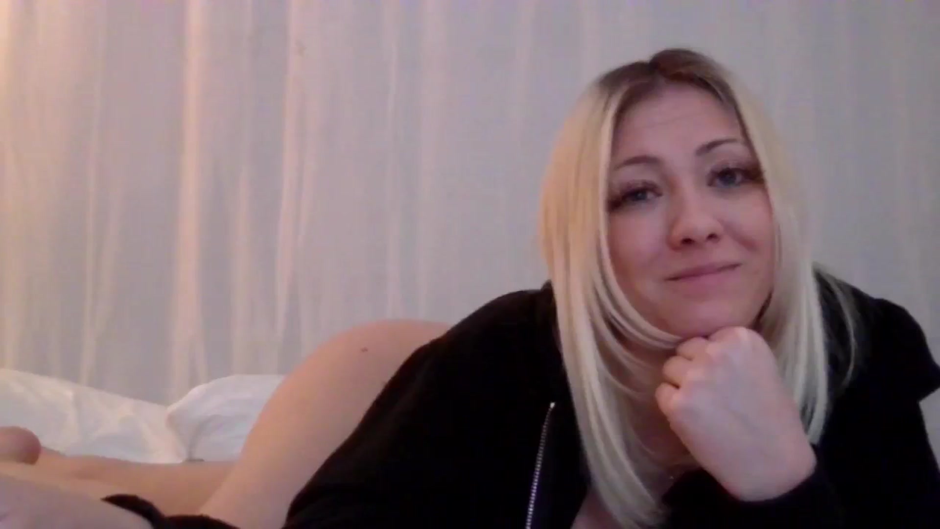 Gallery image thumbnail from BlondeSlut's myfreecams stream on, 10/10/2024, 09:58 image 15 of 20