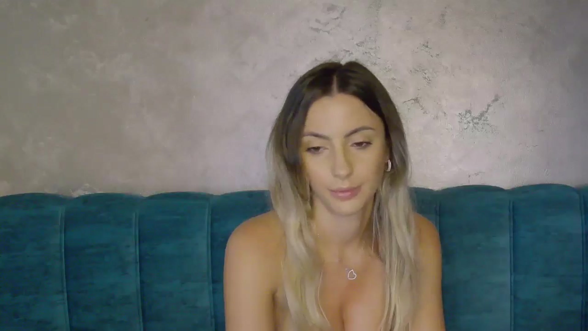 Gallery image thumbnail from Blonde_Ashley's myfreecams stream on, 10/25/2025, 17:33 image 14 of 20