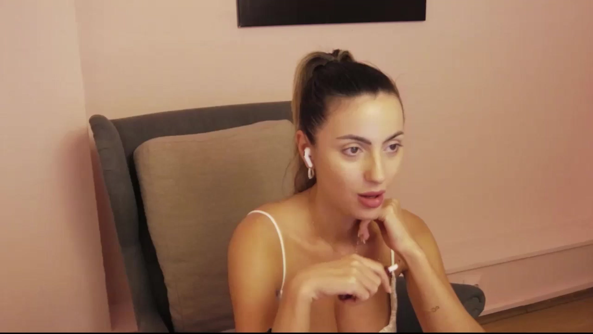 Gallery image thumbnail from Blonde_Ashley's myfreecams stream on, 11/07/2025, 17:03 image 10 of 20