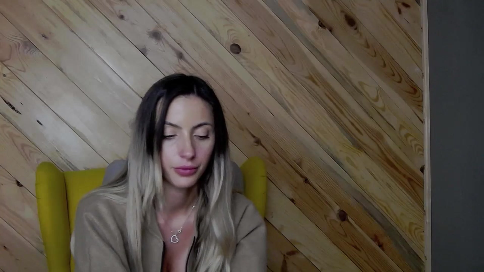 Gallery image thumbnail from Blonde_Ashley's myfreecams stream on, 11/18/2025, 18:58 image 10 of 20