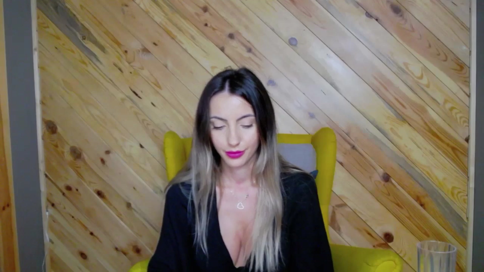 Gallery image thumbnail from Blonde_Ashley's myfreecams stream on, 12/05/2025, 21:21 image 17 of 20