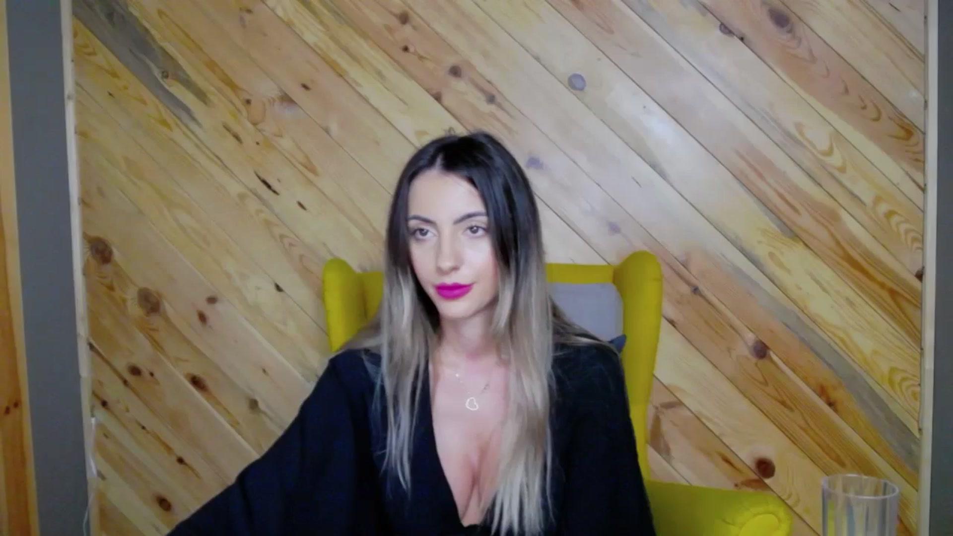 Gallery image thumbnail from Blonde_Ashley's myfreecams stream on, 12/05/2025, 21:21 image 18 of 20