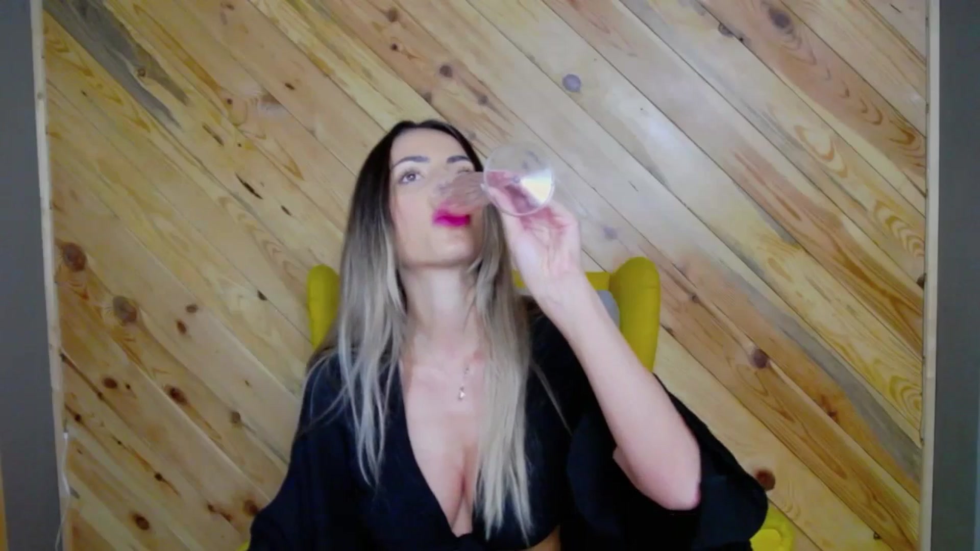 Gallery image thumbnail from Blonde_Ashley's myfreecams stream on, 12/05/2025, 21:21 image 14 of 20