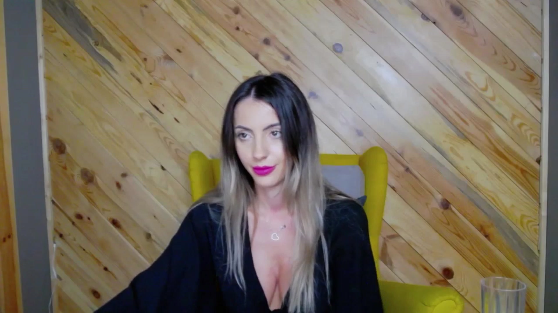 Gallery image thumbnail from Blonde_Ashley's myfreecams stream on, 12/05/2025, 21:21 image 15 of 20