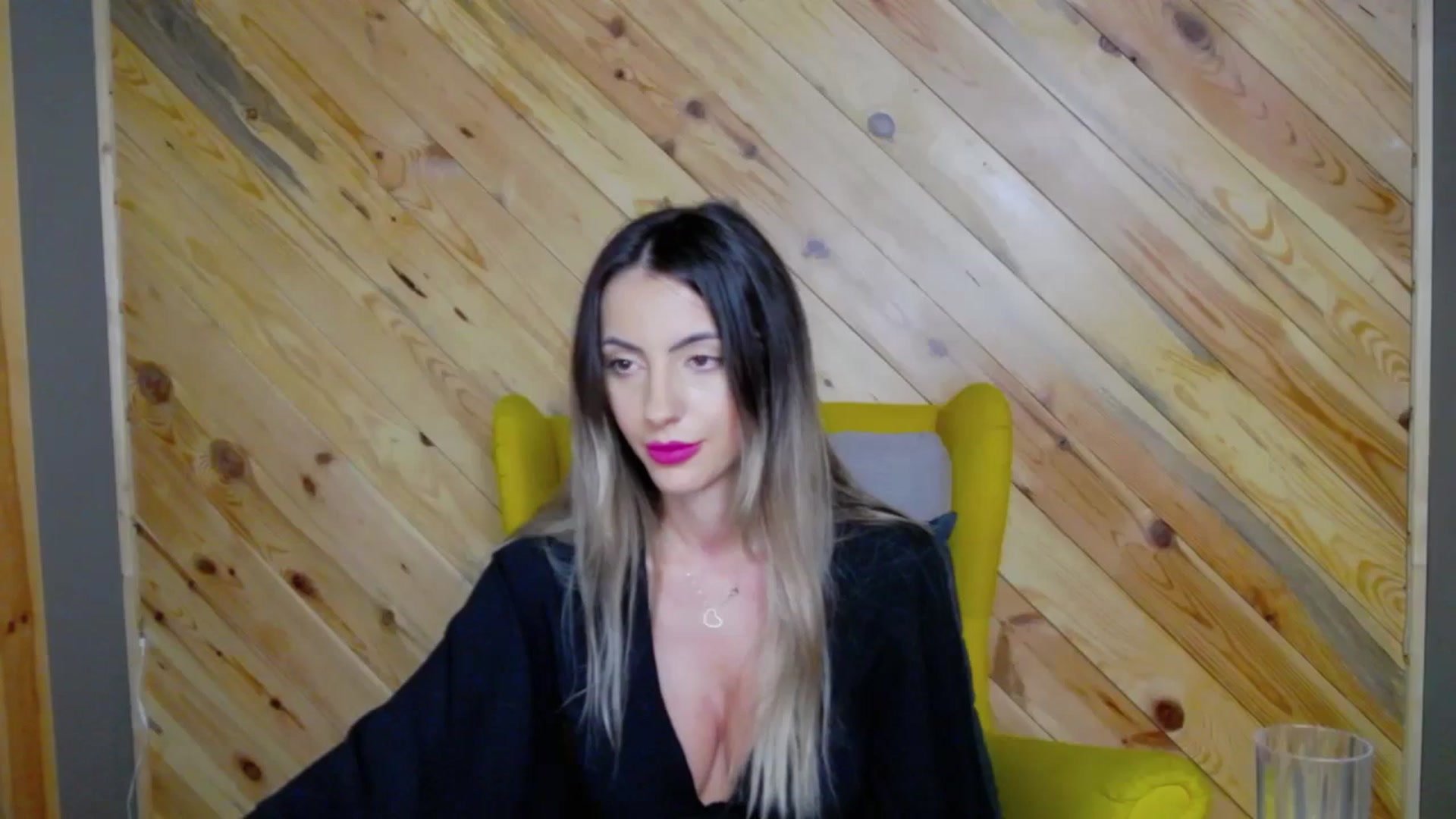 Gallery image thumbnail from Blonde_Ashley's myfreecams stream on, 12/05/2025, 21:21 image 19 of 20