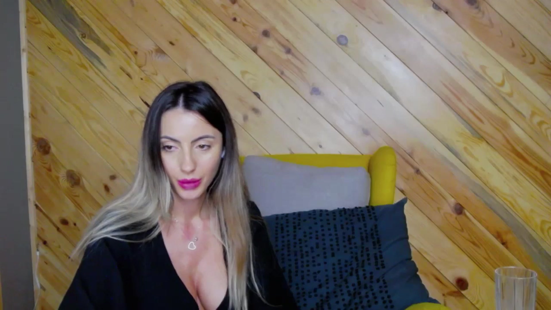 Gallery image thumbnail from Blonde_Ashley's myfreecams stream on, 12/05/2025, 23:16 image 11 of 20